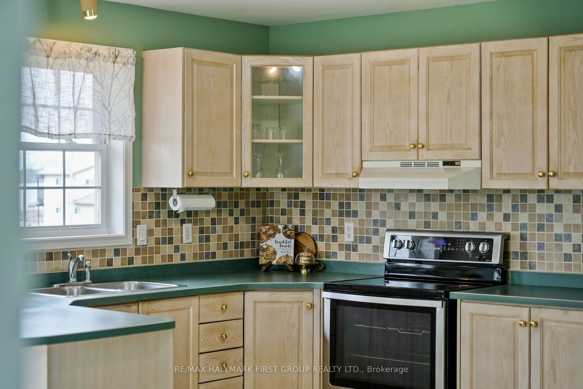 Photo 12 of 25 Price Street E, Brighton — HOMEH