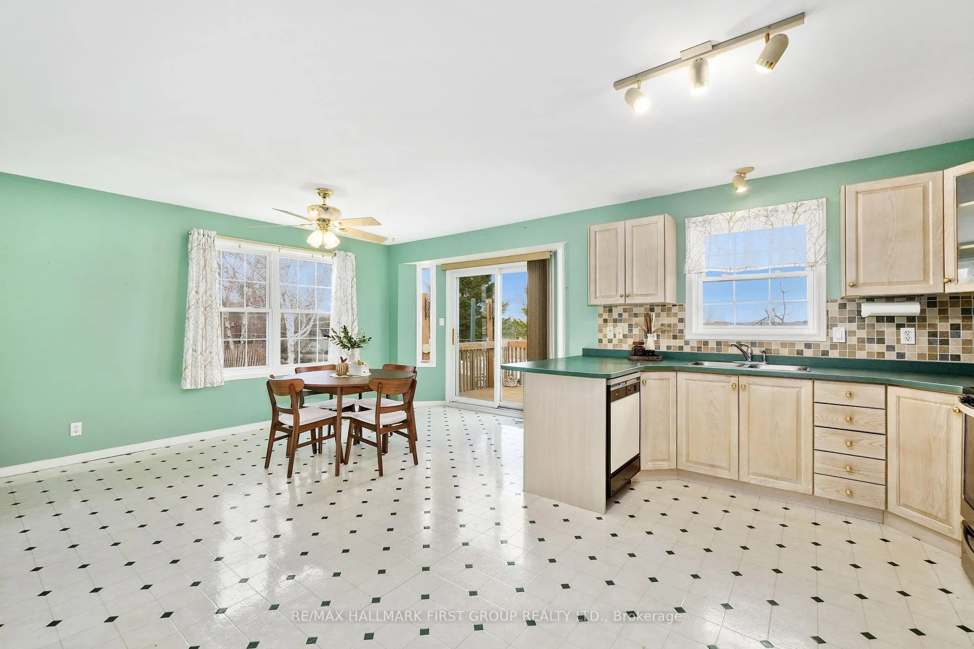 Photo 13 of 25 Price Street E, Brighton — HOMEH