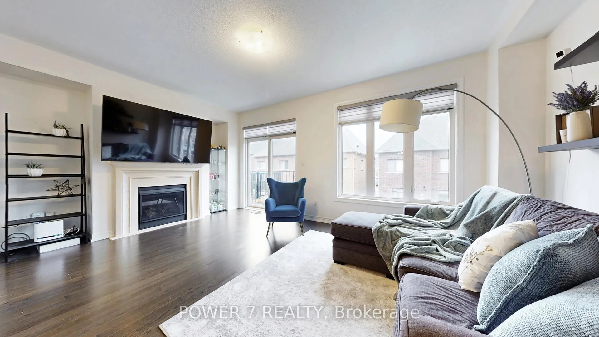 Photo 2 of 381 Chouinard Way, Aurora, Rural Aurora — HOMEH