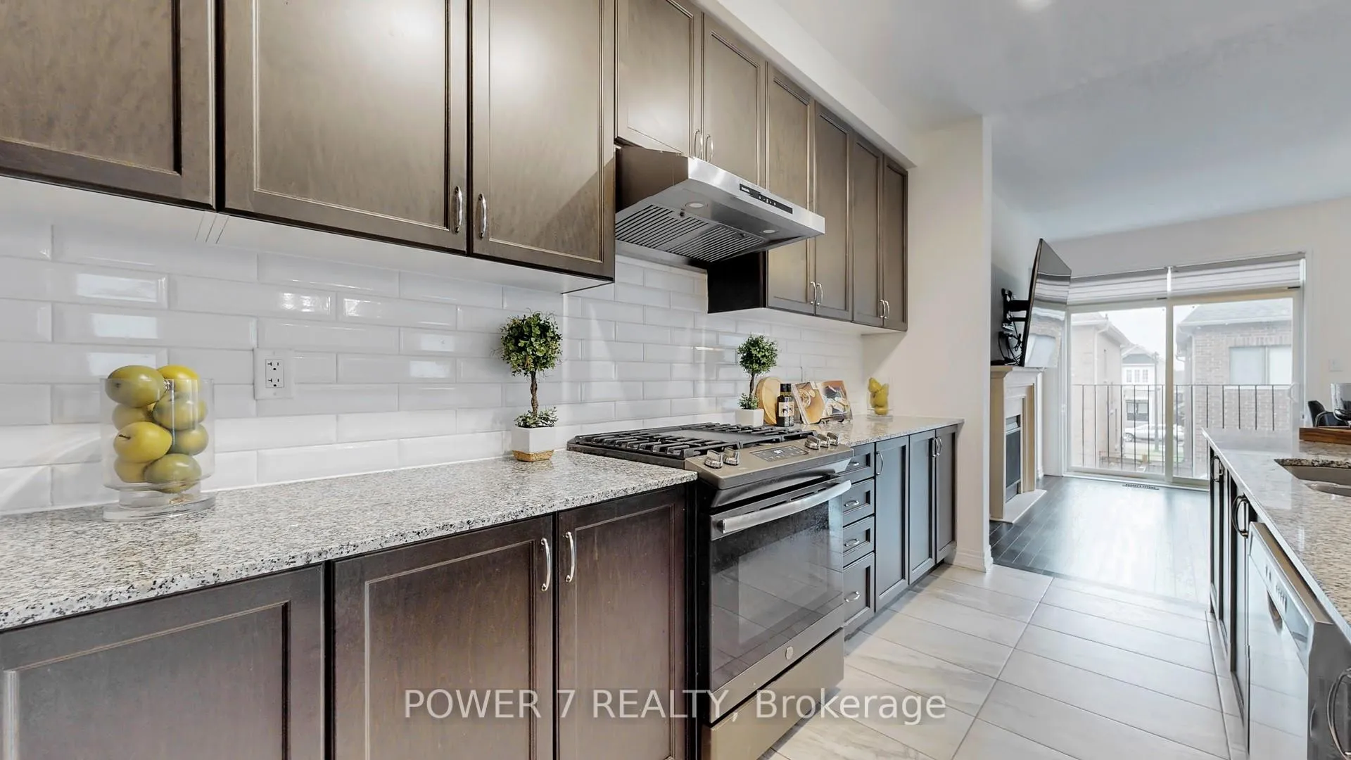 Photo 15 of 381 Chouinard Way, Aurora, Rural Aurora — HOMEH