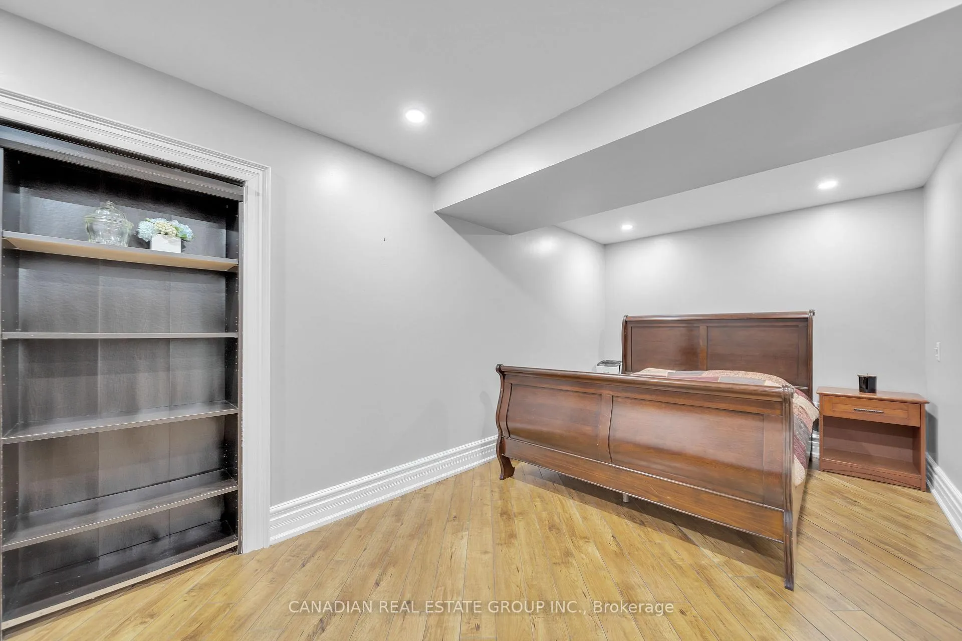 Photo 35 of 1242 Delmark Court E, Oshawa, Donevan — HOMEH