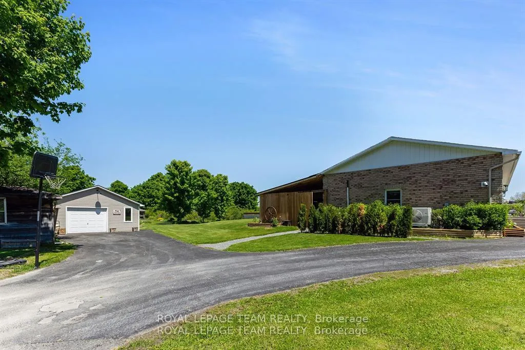 Photo 5 of 419 Lake Avenue E, Beckwith, Beckwith Twp — HOMEH