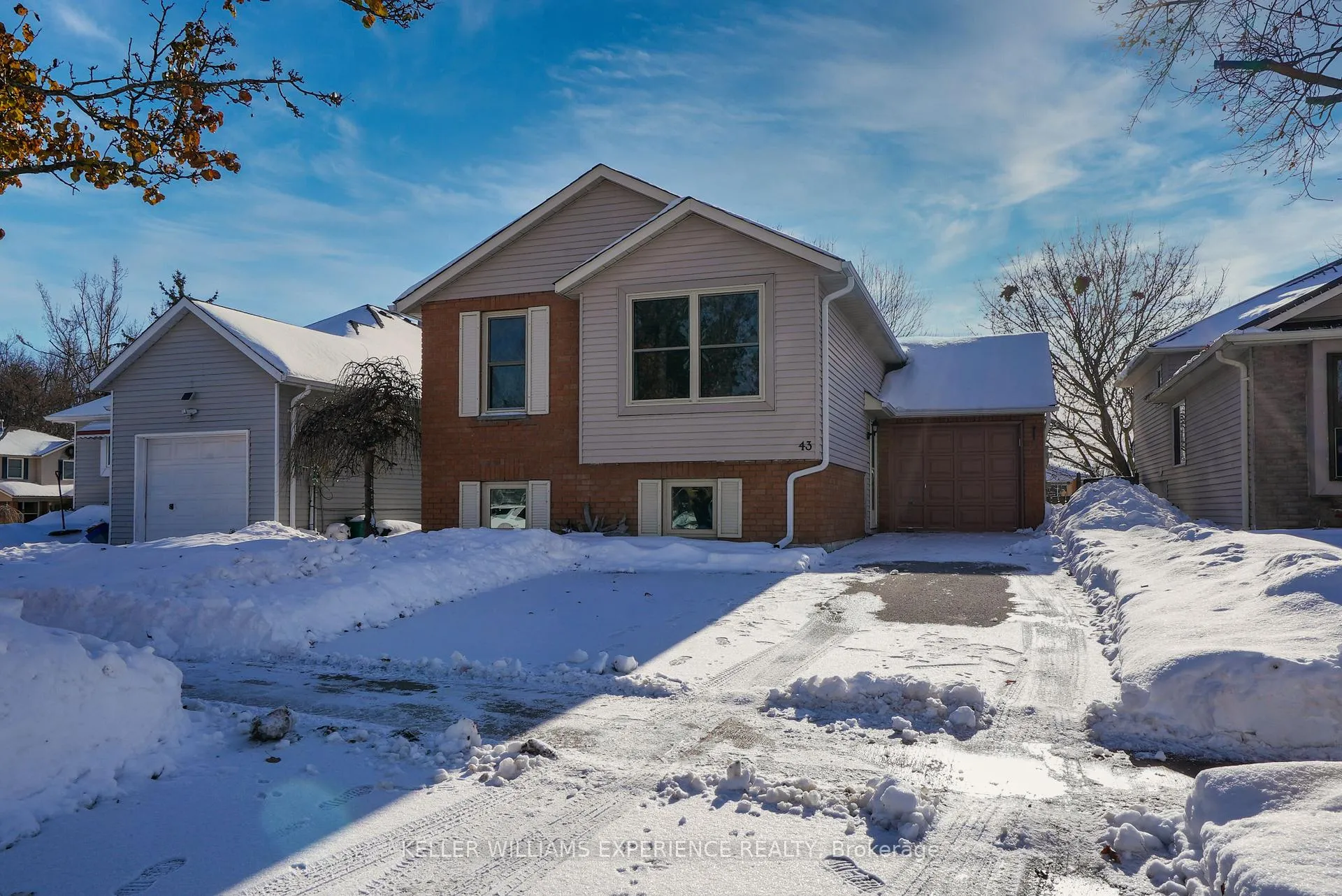 Photo 3 of 43 Knicely Road, Barrie, Painswick North — HOMEH