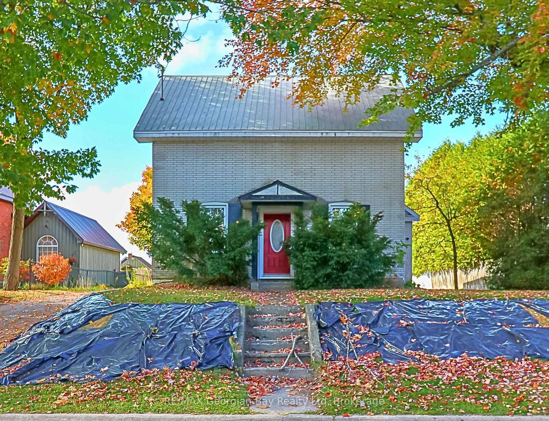 Photo 5 of 456 Queen Street, Midland — HOMEH
