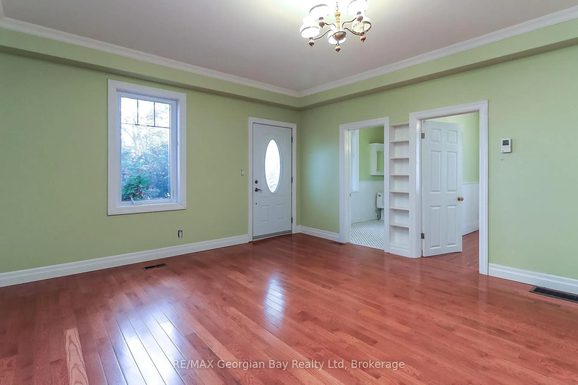 Photo 9 of 456 Queen Street, Midland — HOMEH