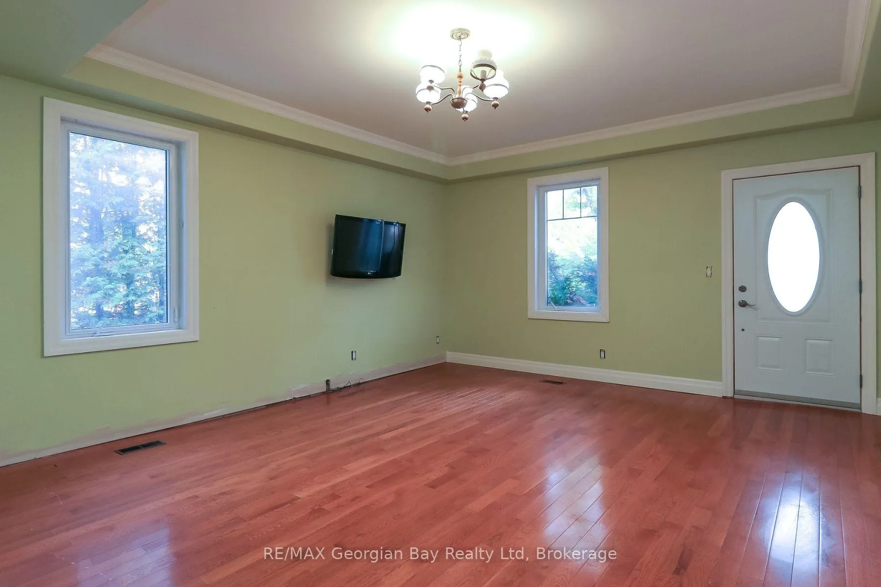 Photo 10 of 456 Queen Street, Midland — HOMEH