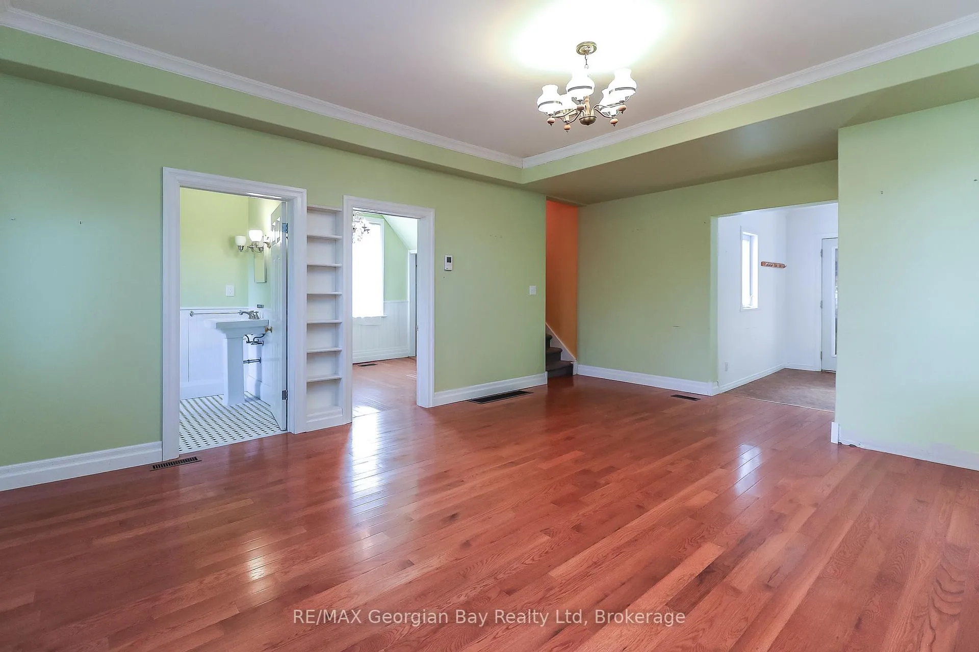 Photo 11 of 456 Queen Street, Midland — HOMEH