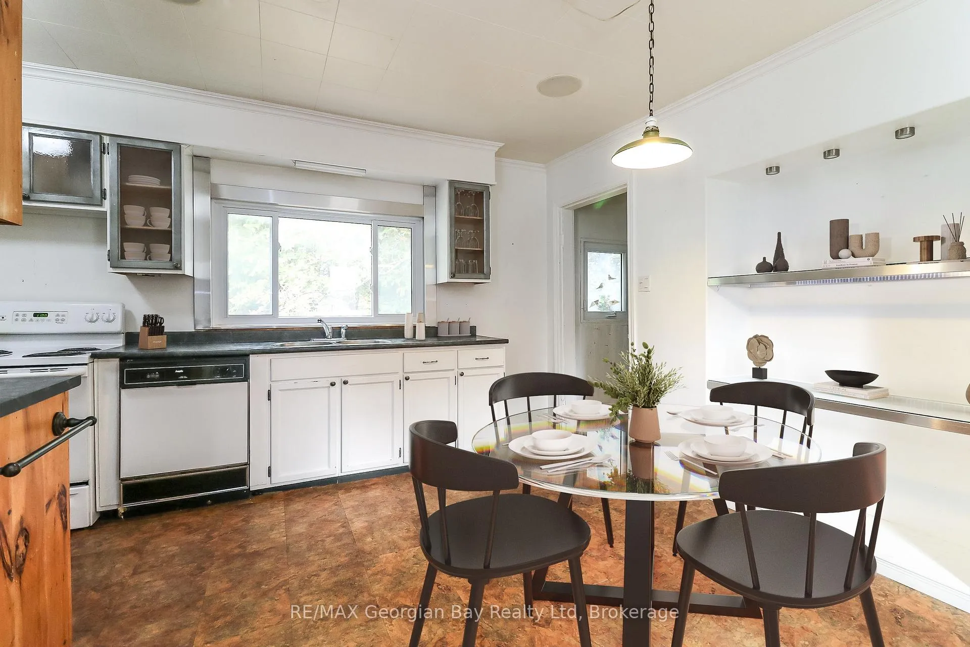 Photo 15 of 456 Queen Street, Midland — HOMEH