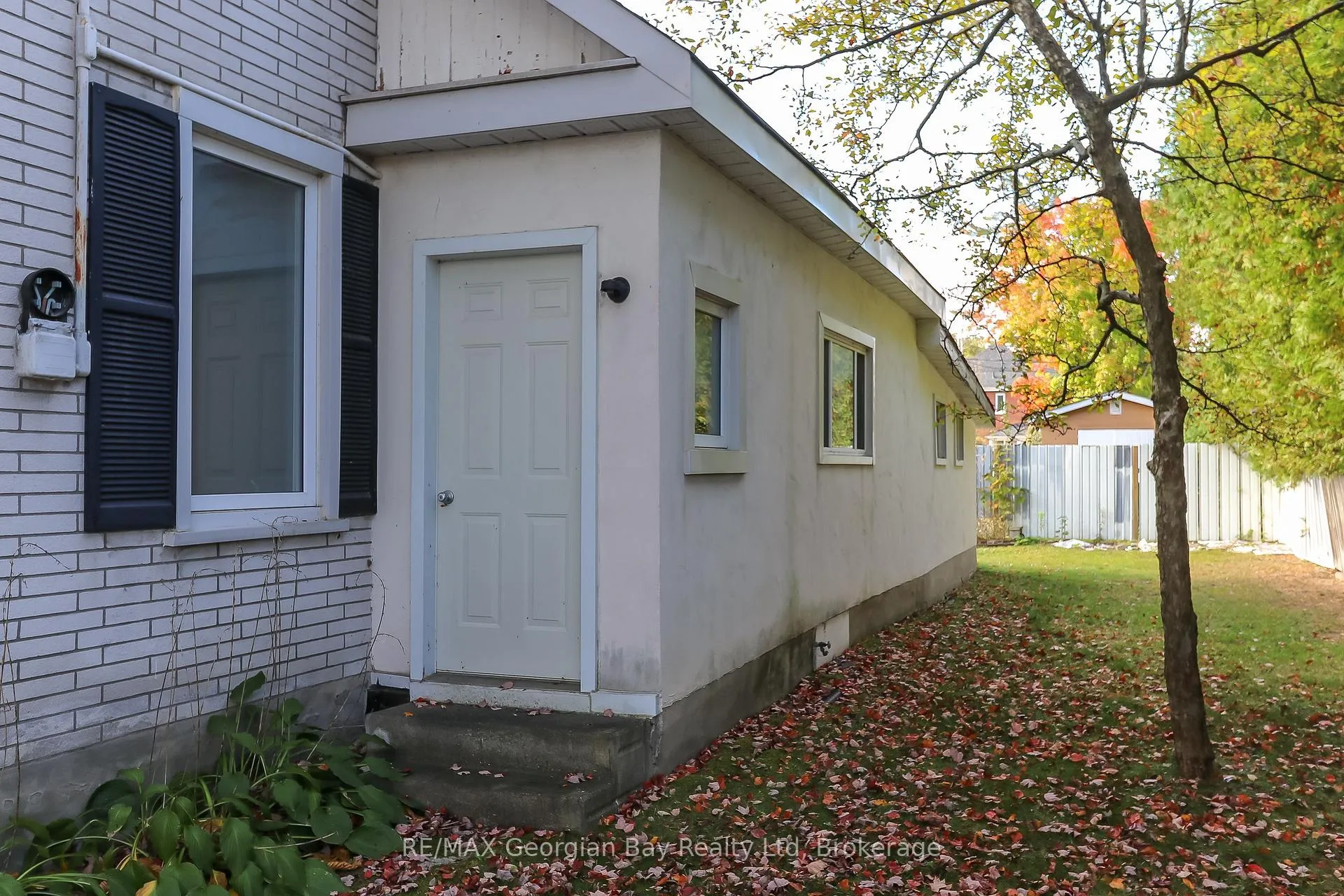 Photo 17 of 456 Queen Street, Midland — HOMEH
