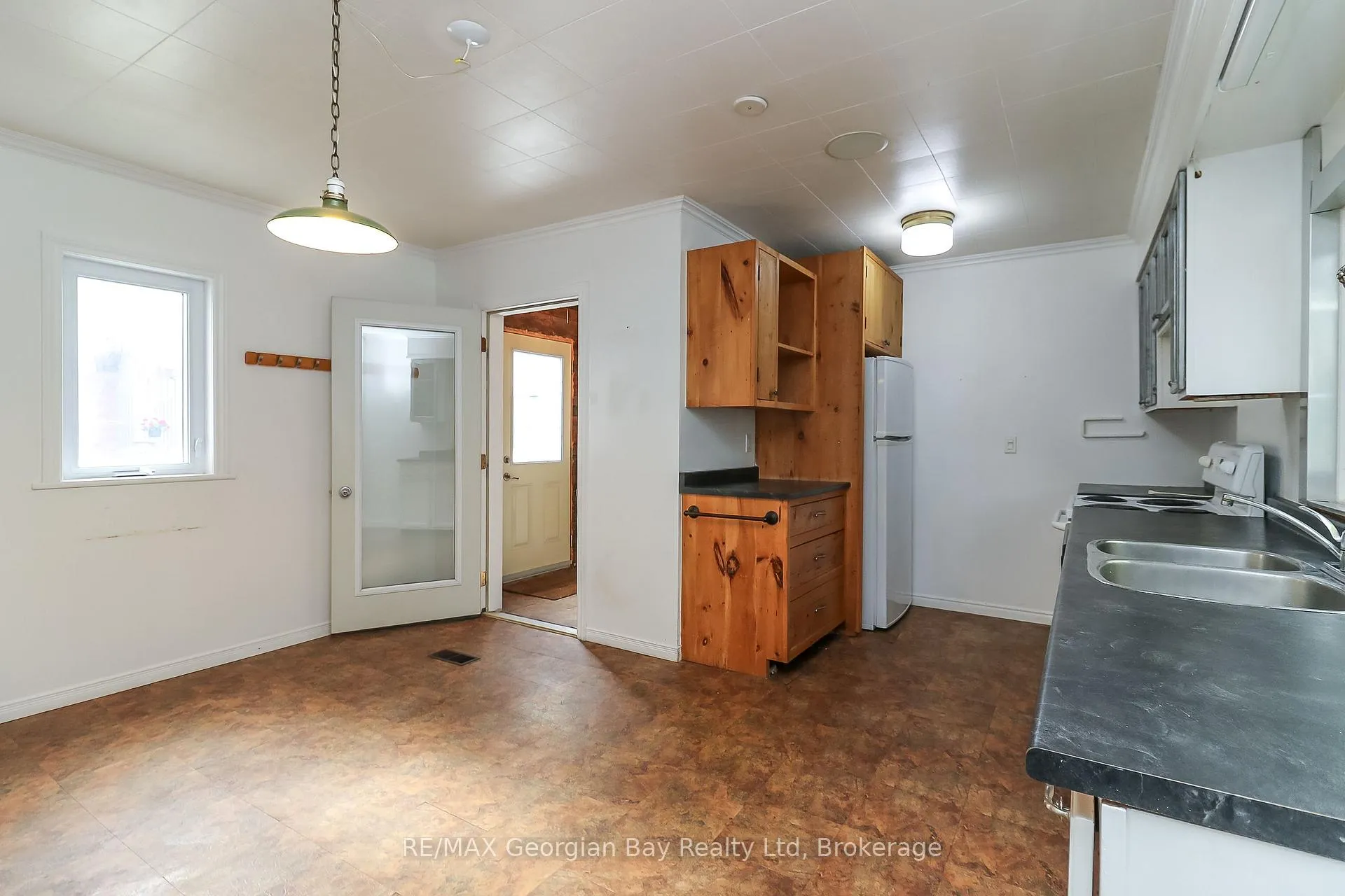Photo 20 of 456 Queen Street, Midland — HOMEH