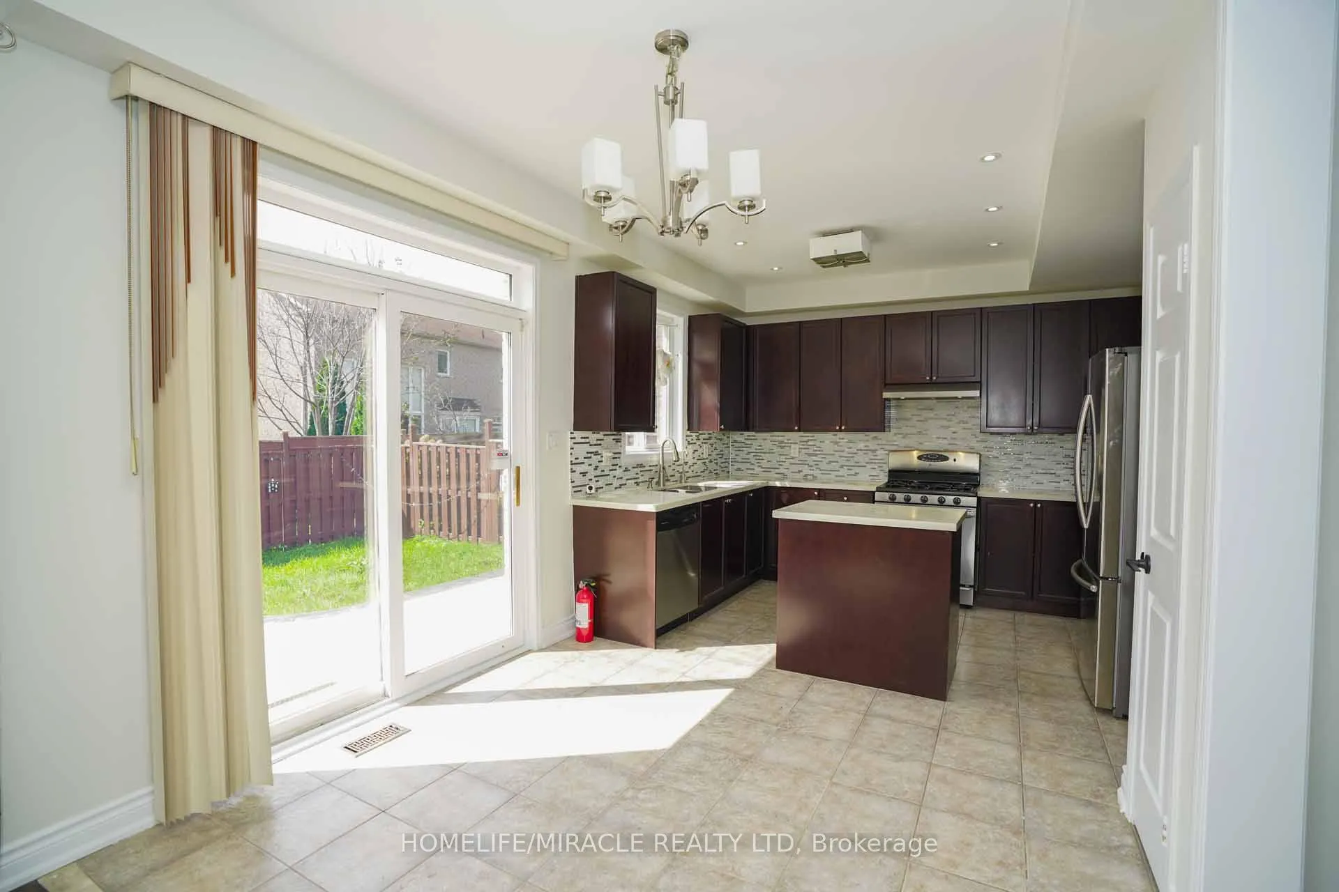Photo 10 of 20 Cragg Crescent, Ajax, Northwest Ajax — HOMEH