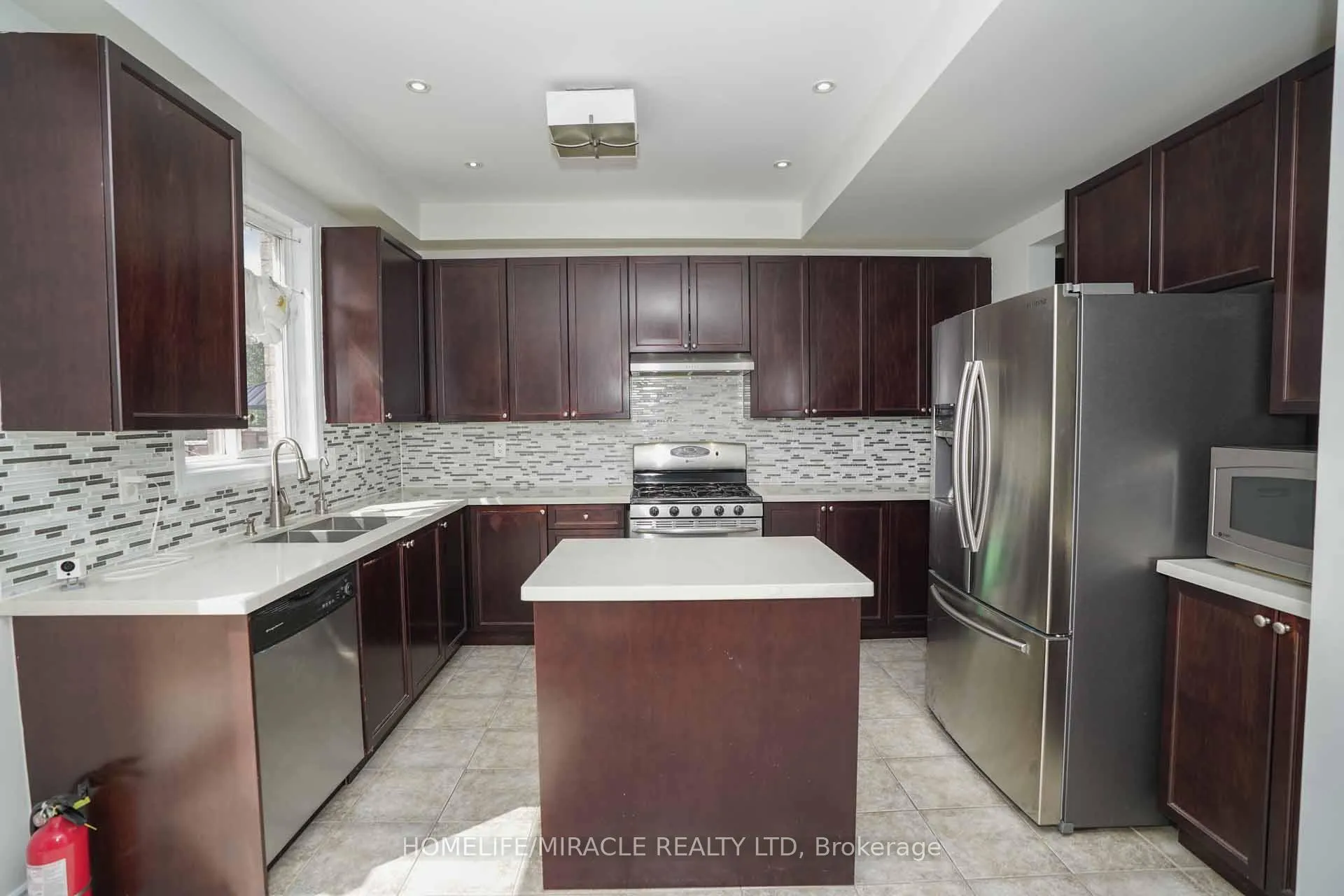 Photo 11 of 20 Cragg Crescent, Ajax, Northwest Ajax — HOMEH