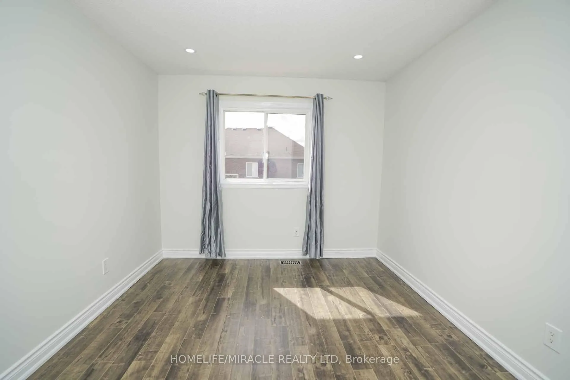 Photo 34 of 20 Cragg Crescent, Ajax, Northwest Ajax — HOMEH