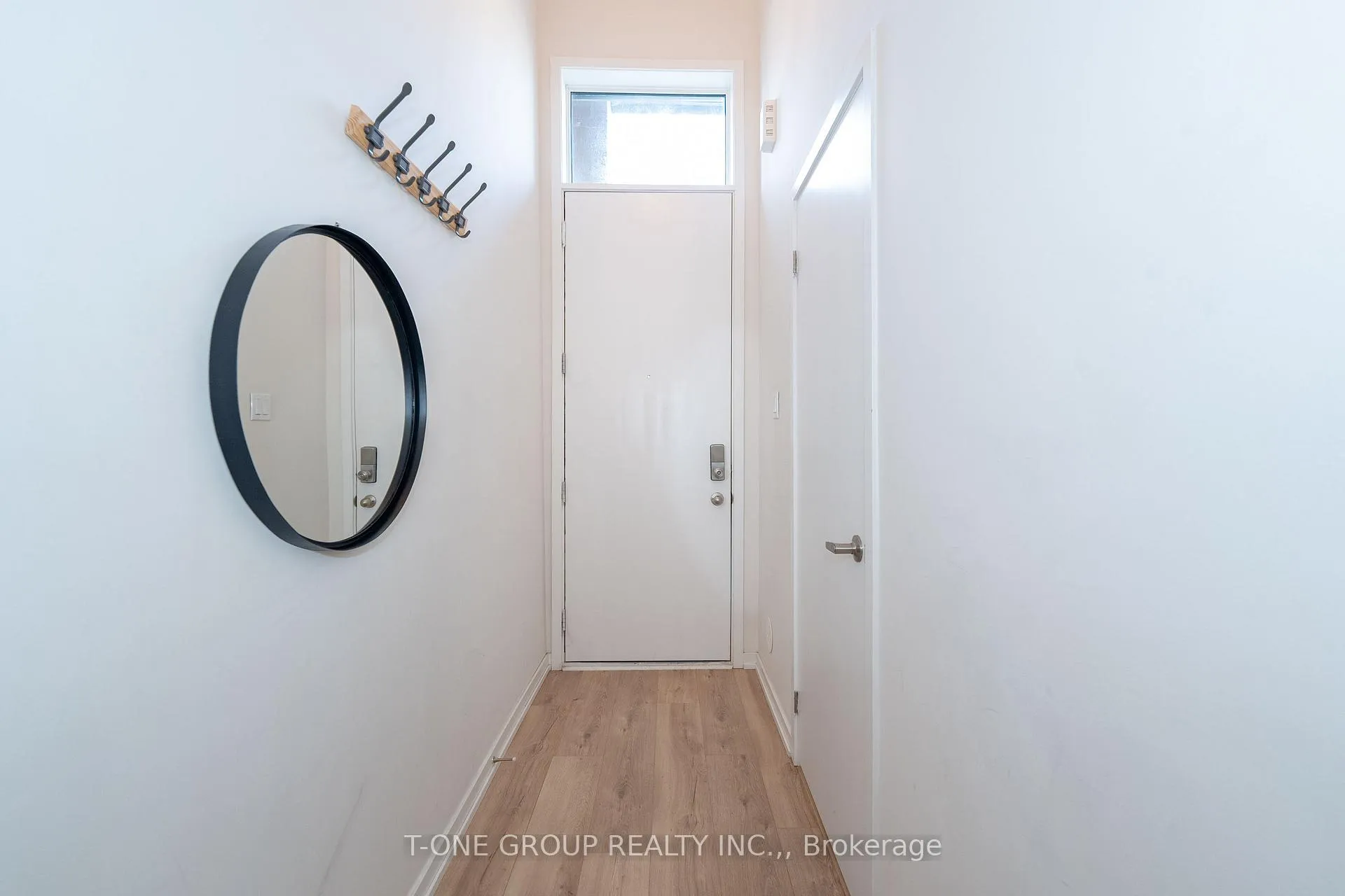 Photo 2 of 21 Rattenbury Road, Vaughan, Patterson — HOMEH