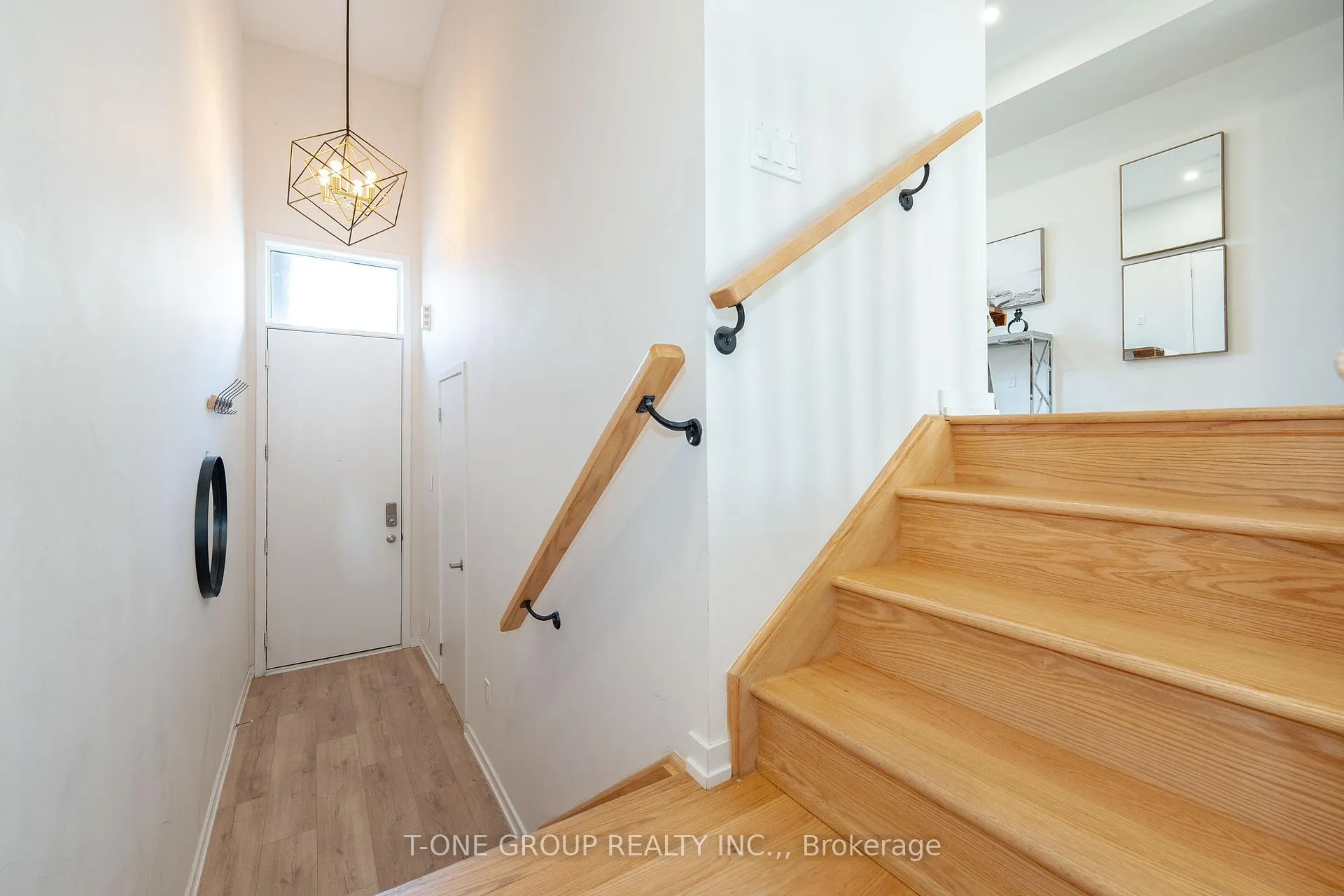 Photo 4 of 21 Rattenbury Road, Vaughan, Patterson — HOMEH