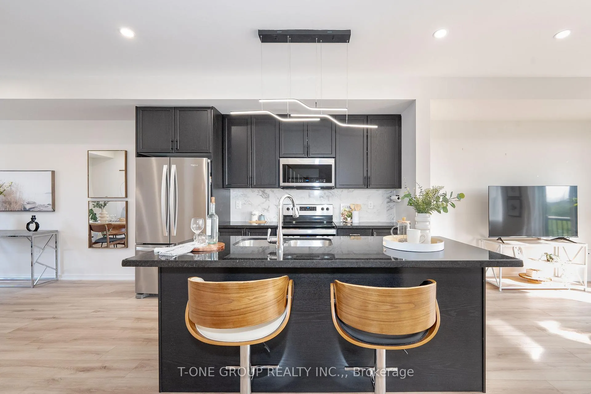 Photo 7 of 21 Rattenbury Road, Vaughan, Patterson — HOMEH