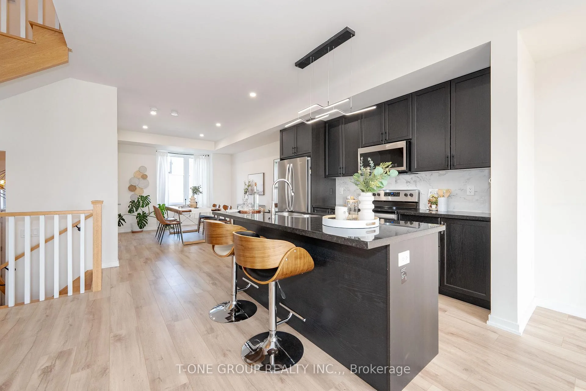 Photo 8 of 21 Rattenbury Road, Vaughan, Patterson — HOMEH