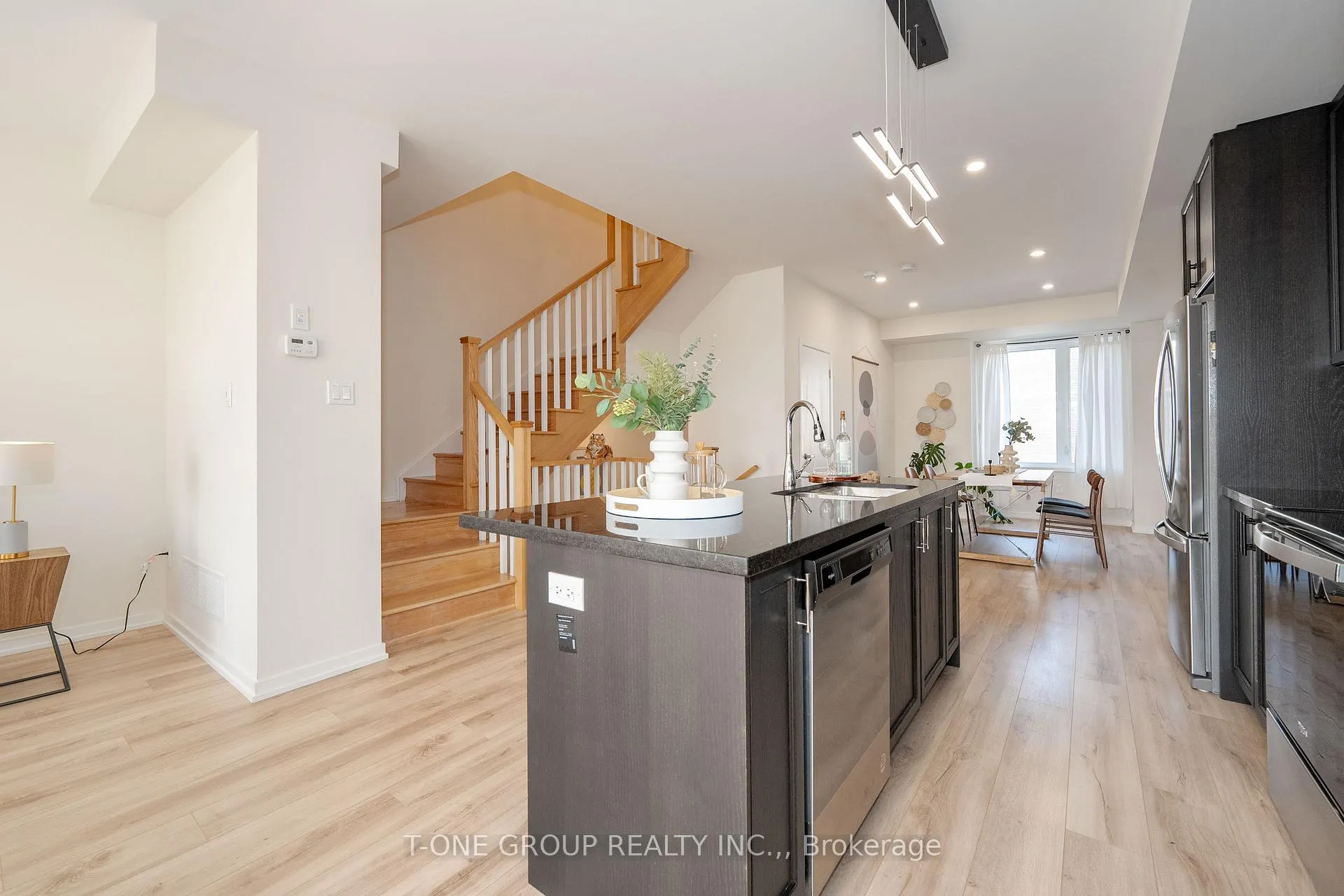 Photo 11 of 21 Rattenbury Road, Vaughan, Patterson — HOMEH