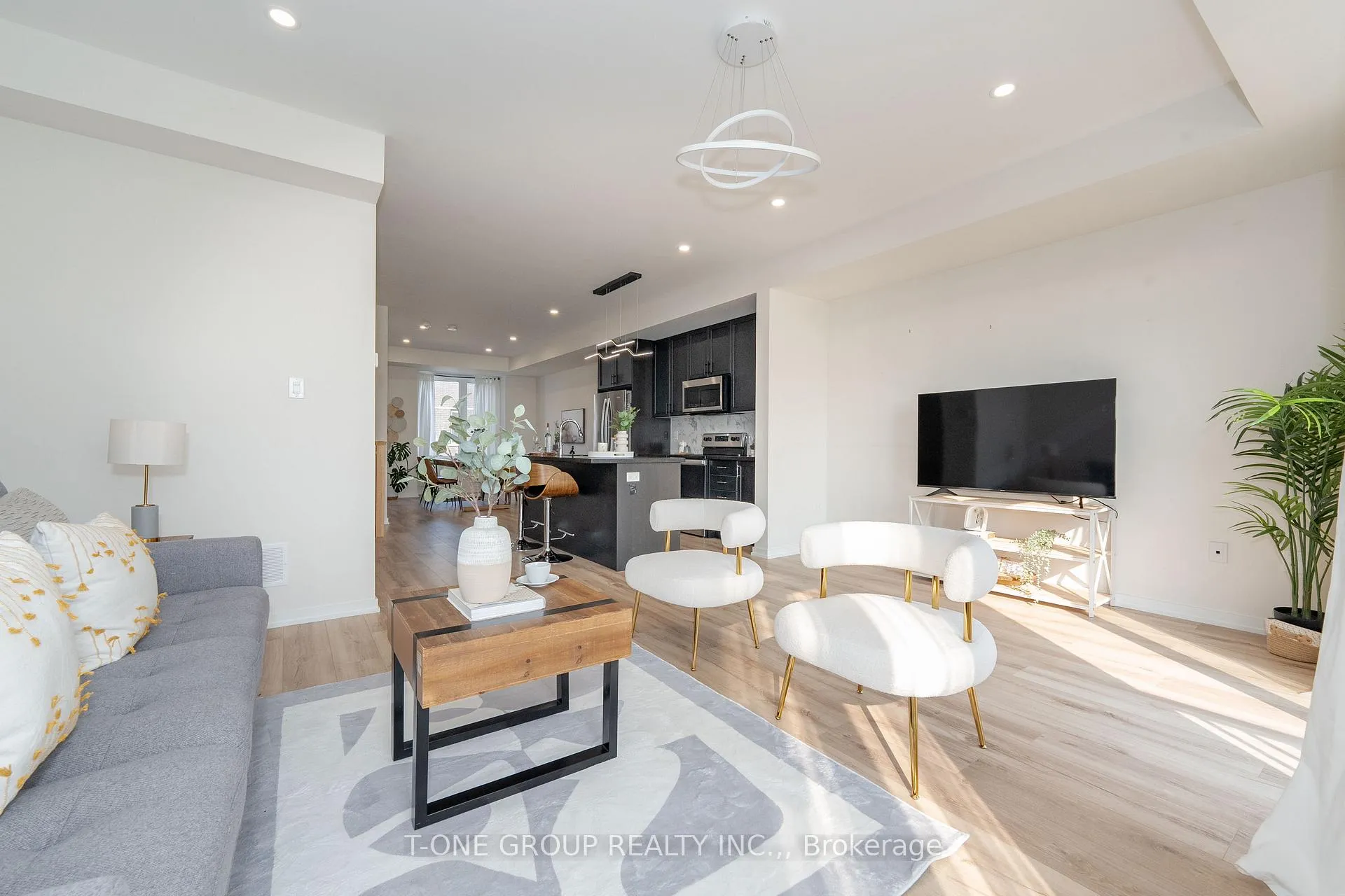 Photo 14 of 21 Rattenbury Road, Vaughan, Patterson — HOMEH
