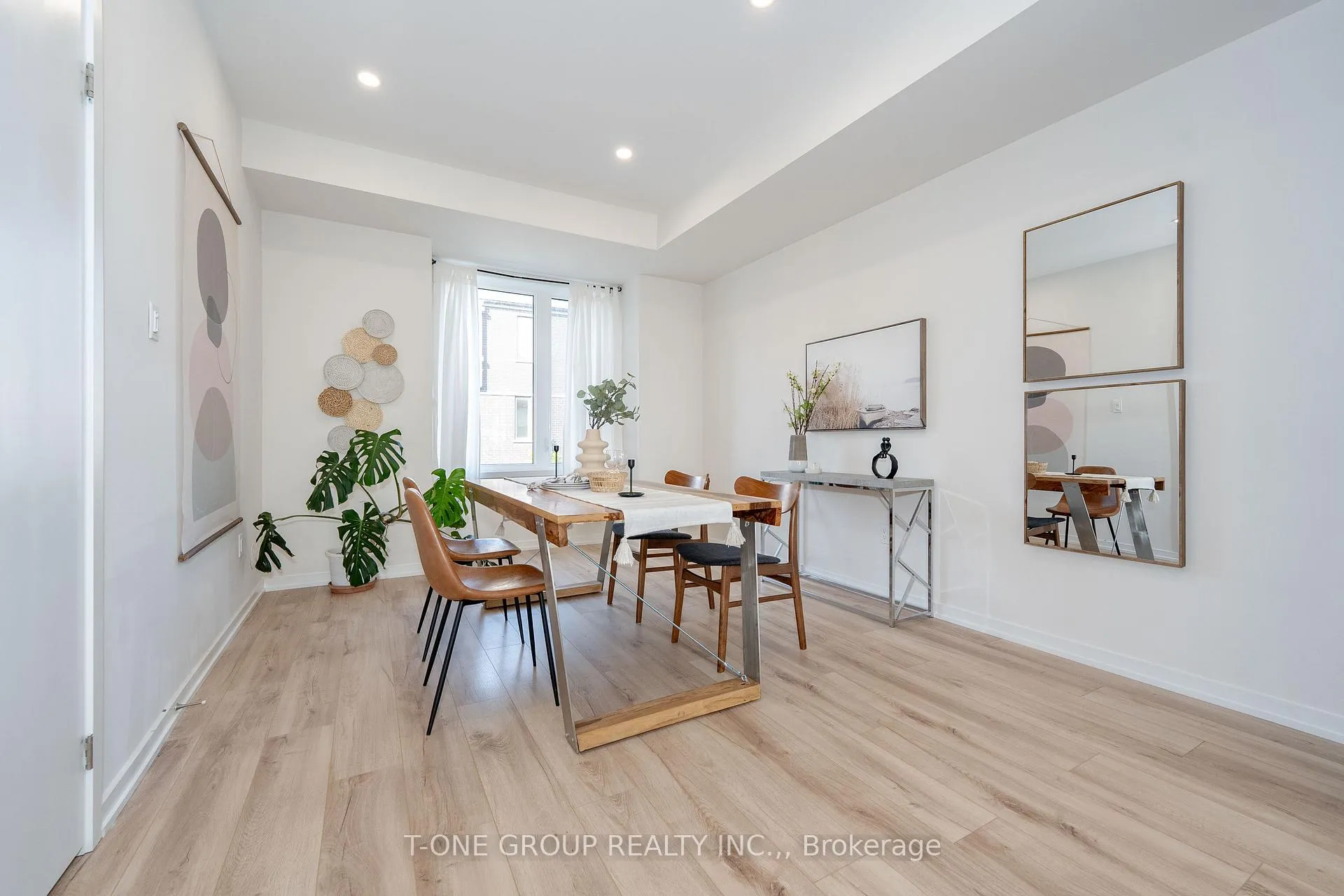 Photo 16 of 21 Rattenbury Road, Vaughan, Patterson — HOMEH