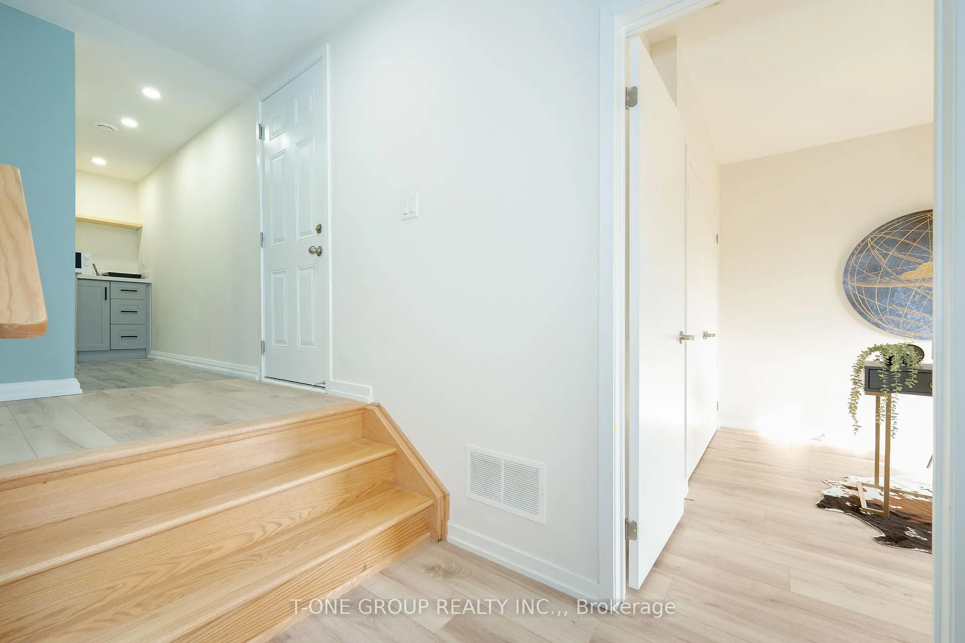 Photo 32 of 21 Rattenbury Road, Vaughan, Patterson — HOMEH