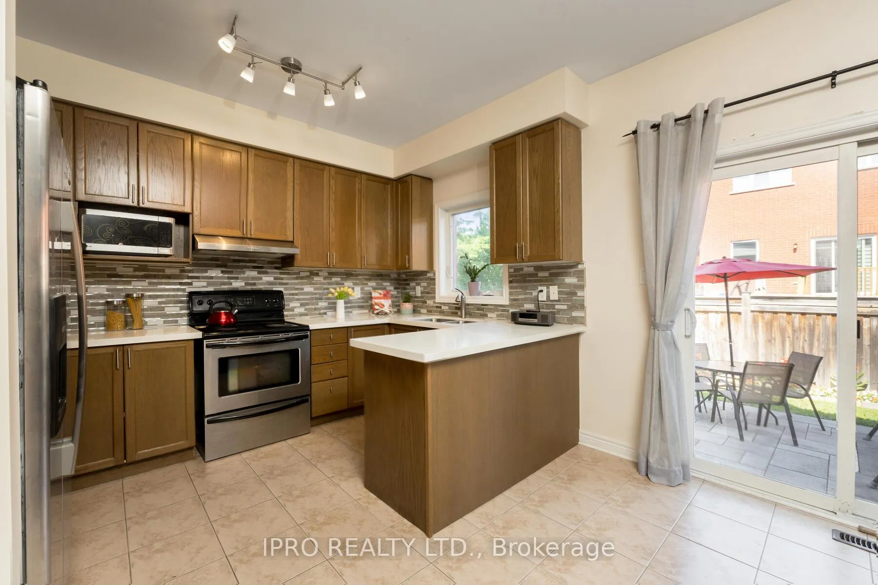 Photo 12 of 26 Neuchatel Avenue, Vaughan, Vellore Village — HOMEH