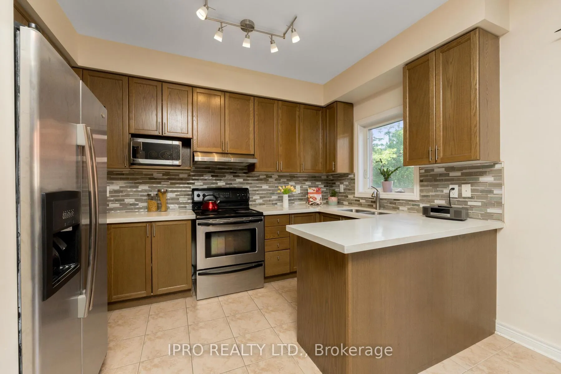Photo 15 of 26 Neuchatel Avenue, Vaughan, Vellore Village — HOMEH