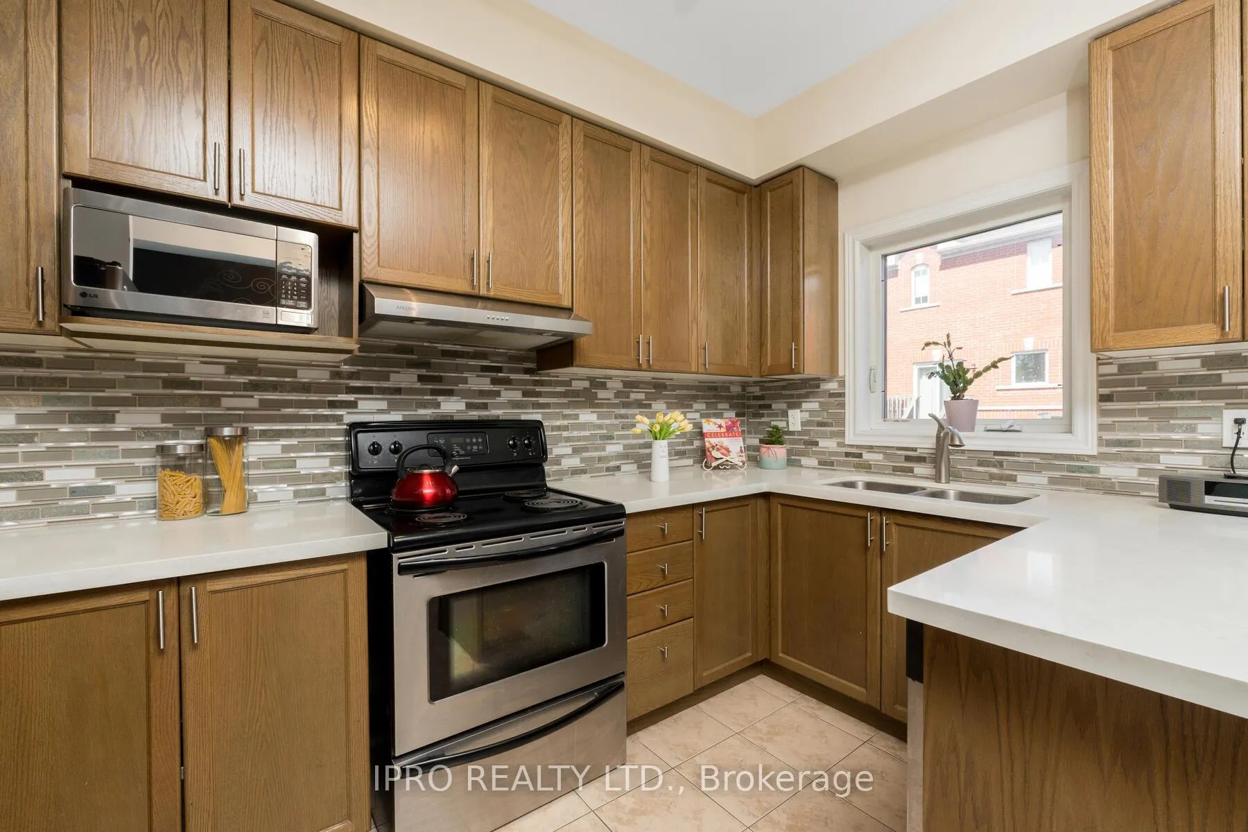 Photo 16 of 26 Neuchatel Avenue, Vaughan, Vellore Village — HOMEH