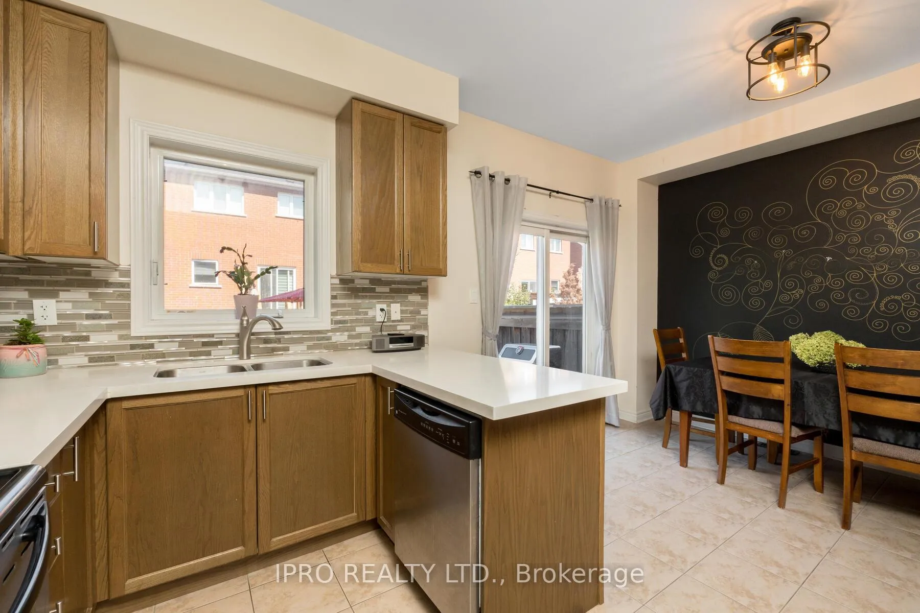 Photo 17 of 26 Neuchatel Avenue, Vaughan, Vellore Village — HOMEH