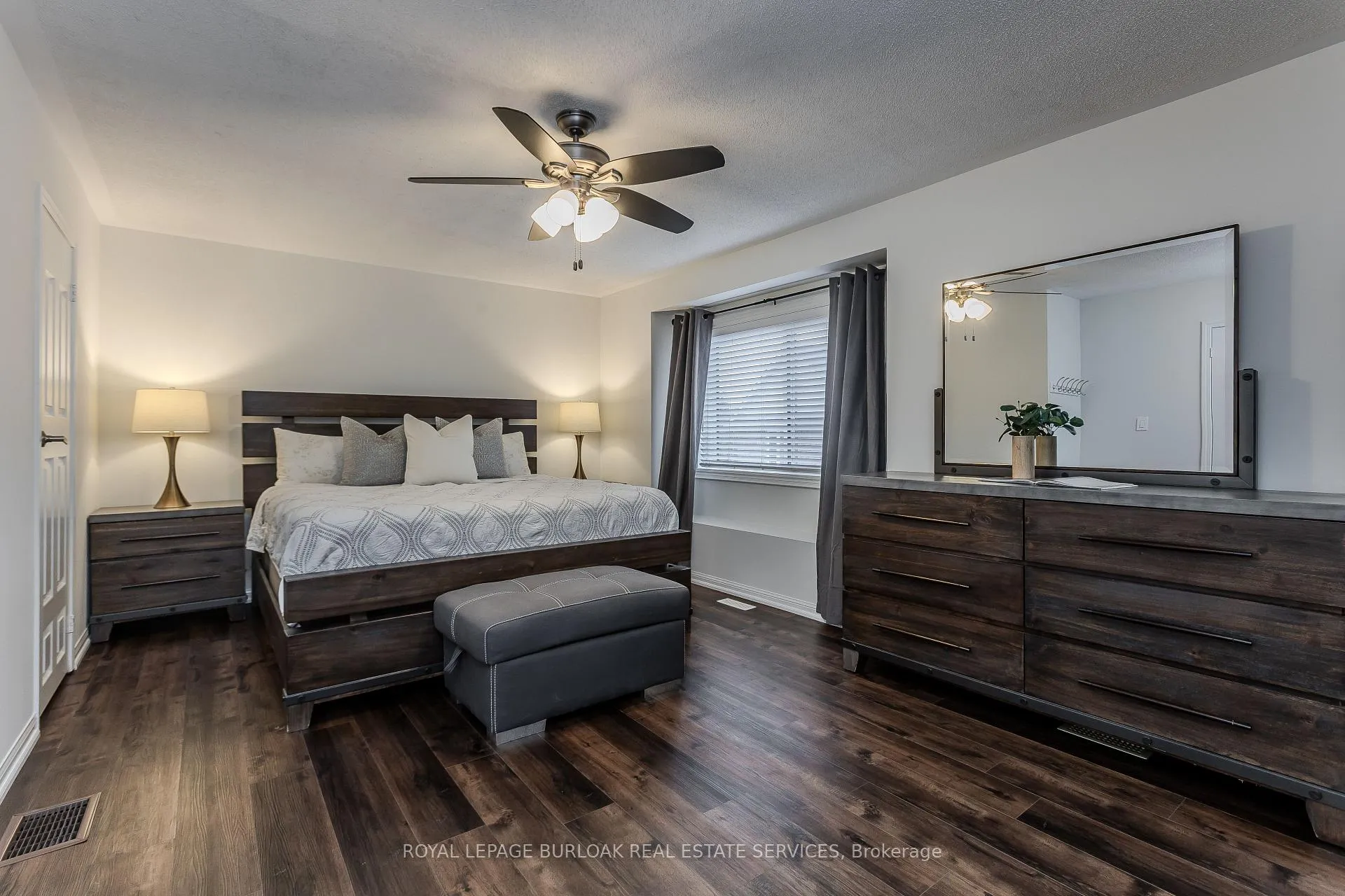 Photo 17 of 2117 Dunmore Avenue, Burlington, Orchard — HOMEH