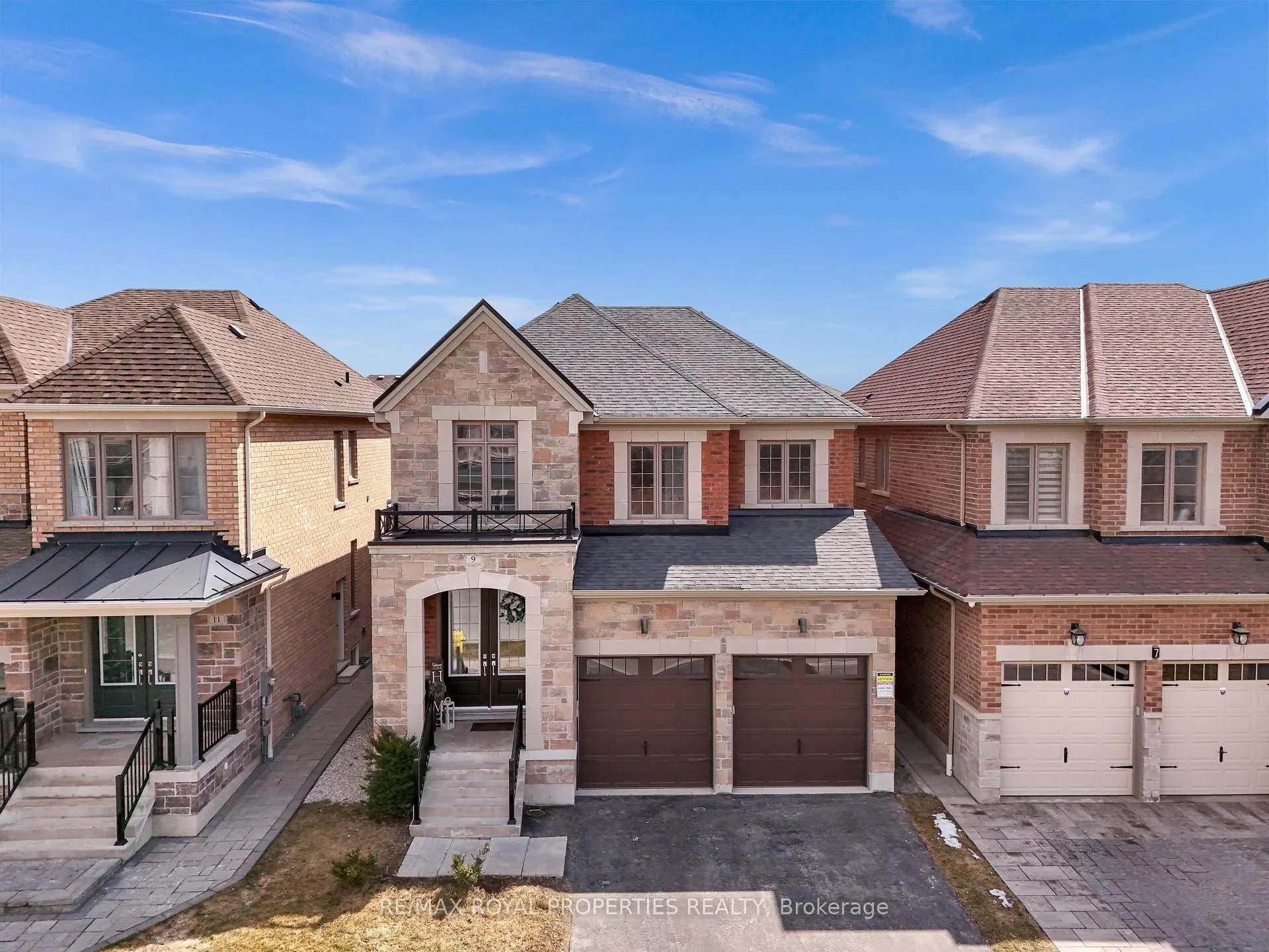Photo 2 of 9 Micklefield Avenue, Whitby, Williamsburg — HOMEH