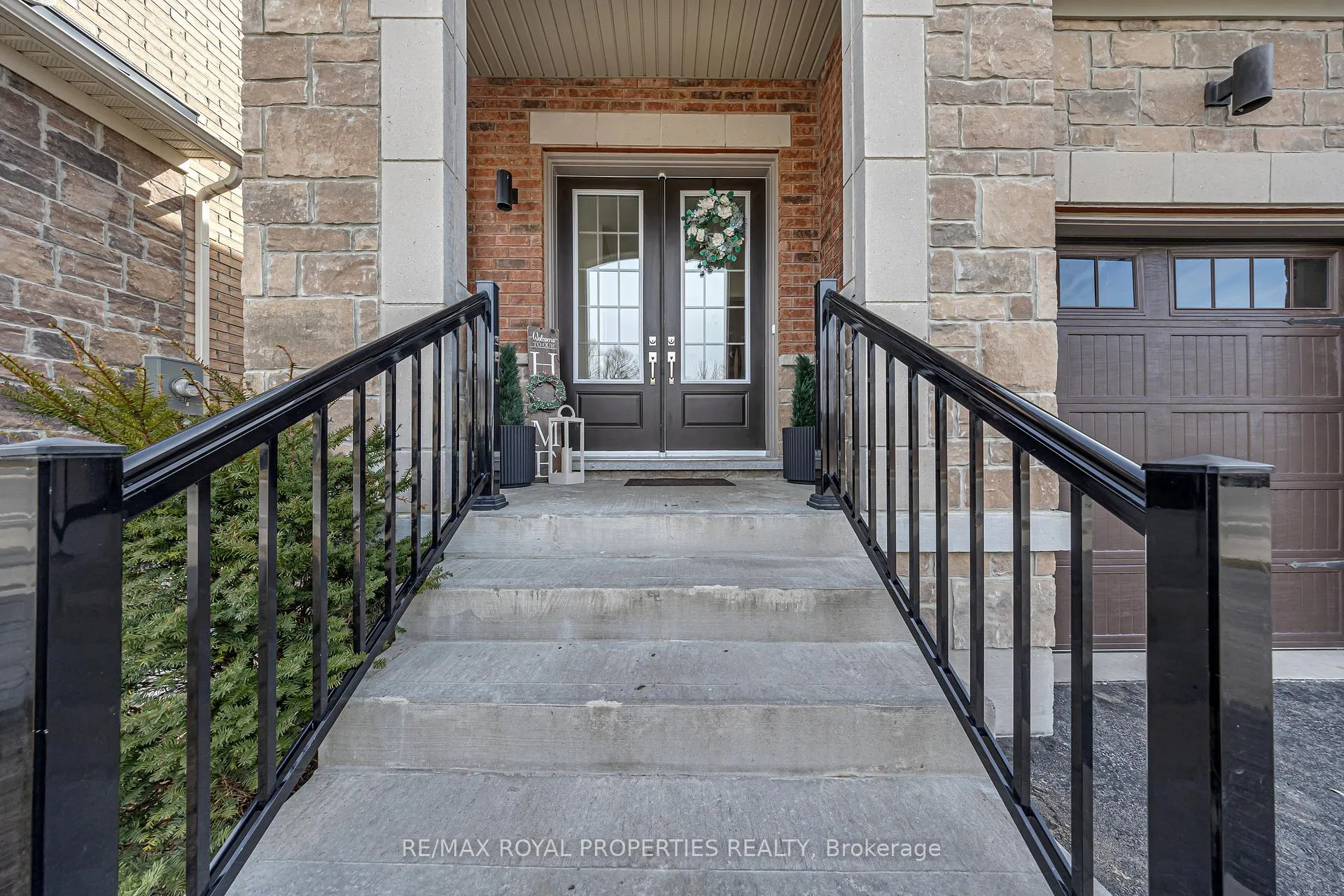 Photo 4 of 9 Micklefield Avenue, Whitby, Williamsburg — HOMEH