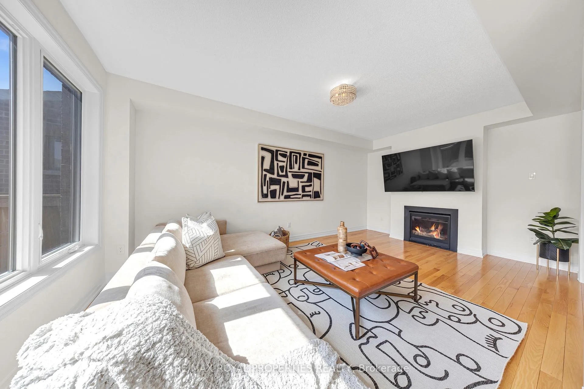 Photo 10 of 9 Micklefield Avenue, Whitby, Williamsburg — HOMEH