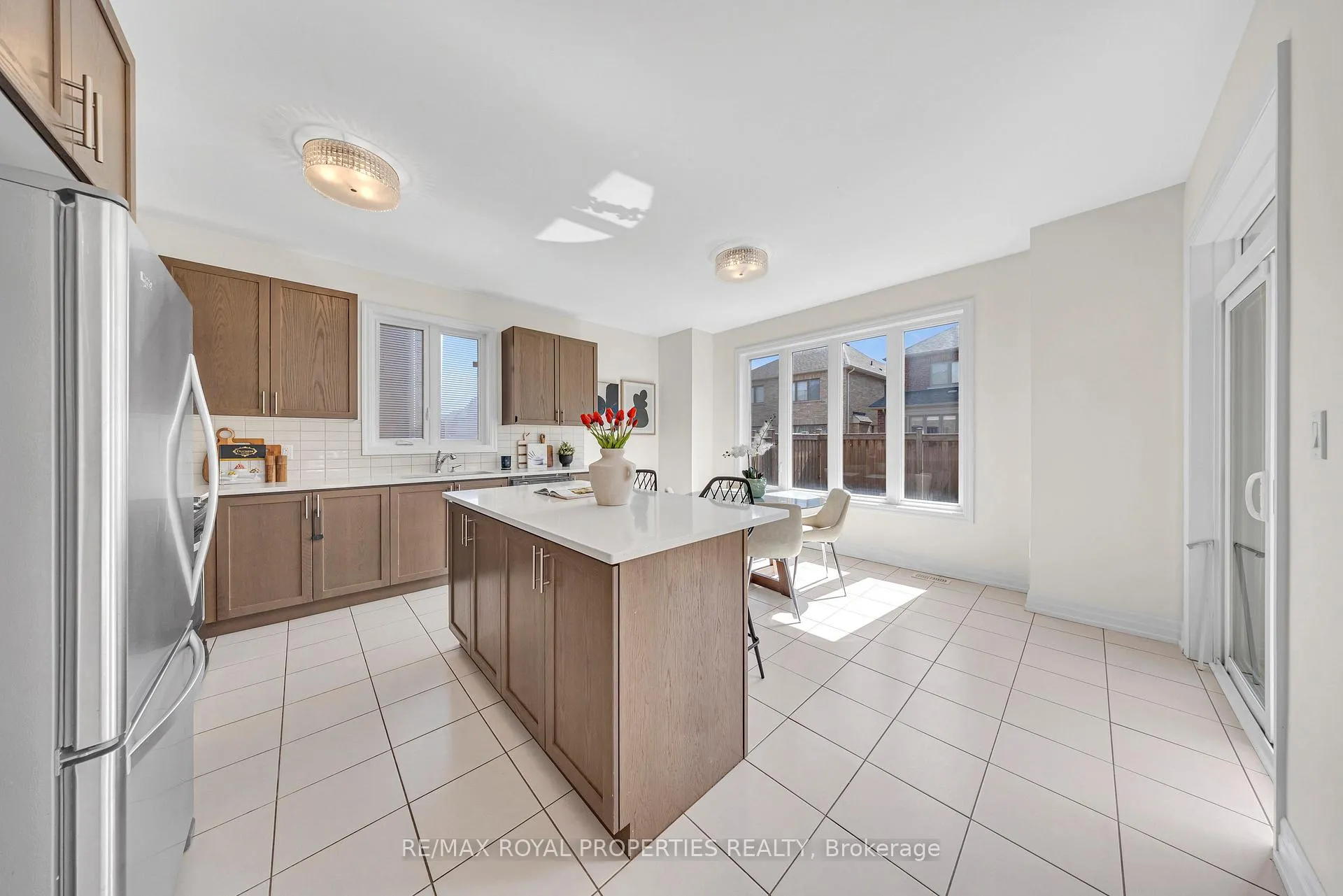 Photo 14 of 9 Micklefield Avenue, Whitby, Williamsburg — HOMEH