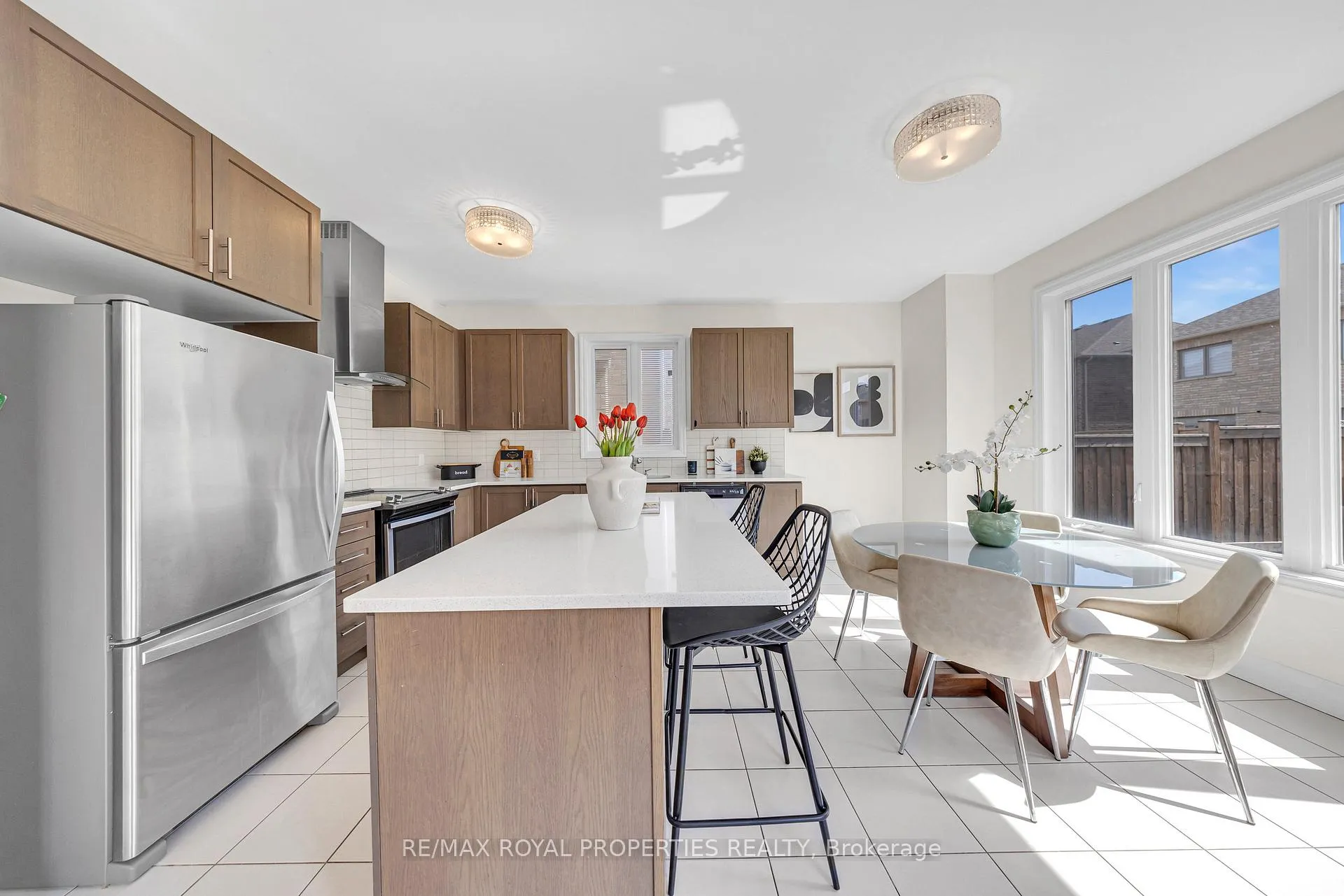 Photo 15 of 9 Micklefield Avenue, Whitby, Williamsburg — HOMEH