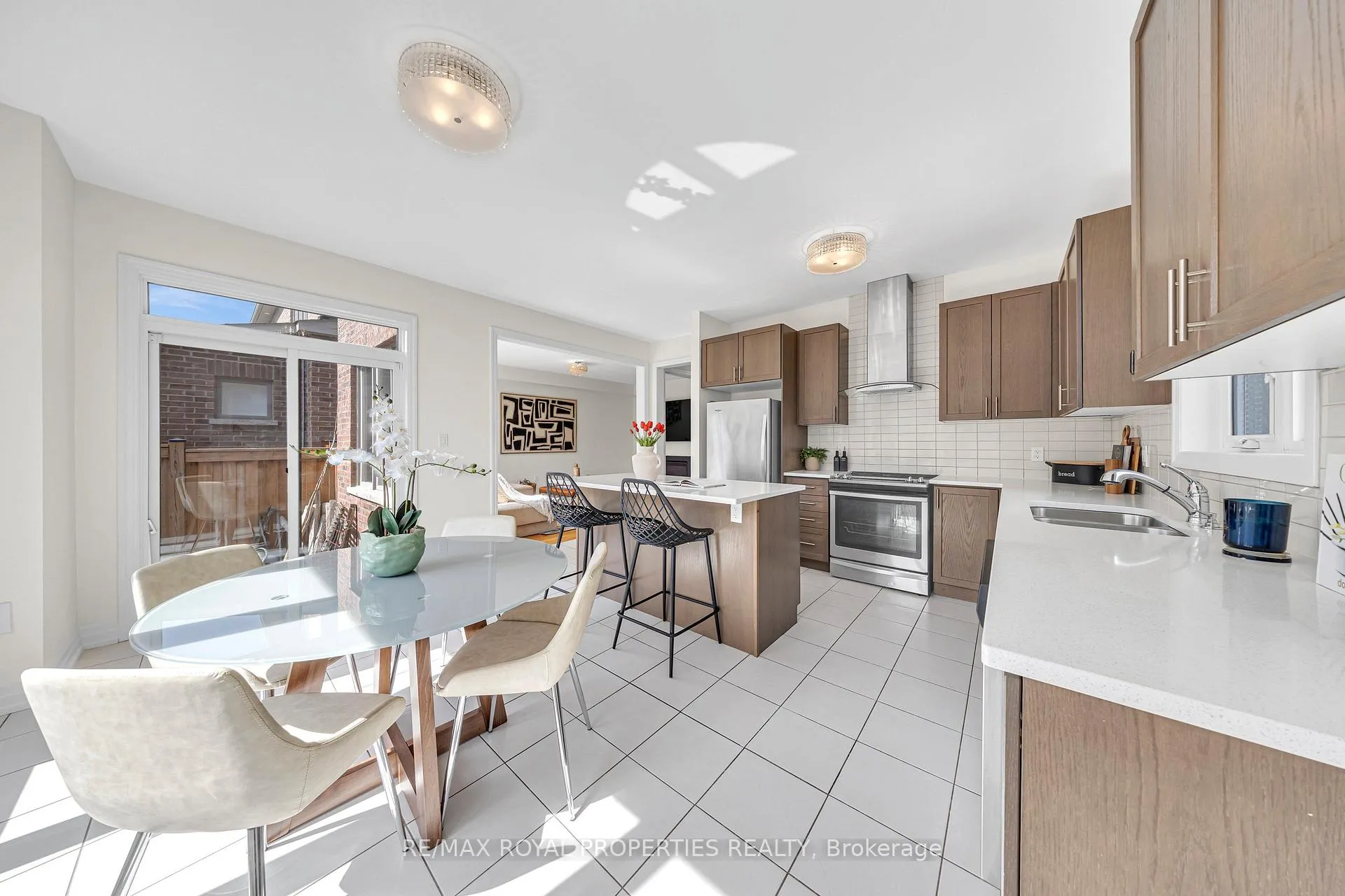 Photo 20 of 9 Micklefield Avenue, Whitby, Williamsburg — HOMEH