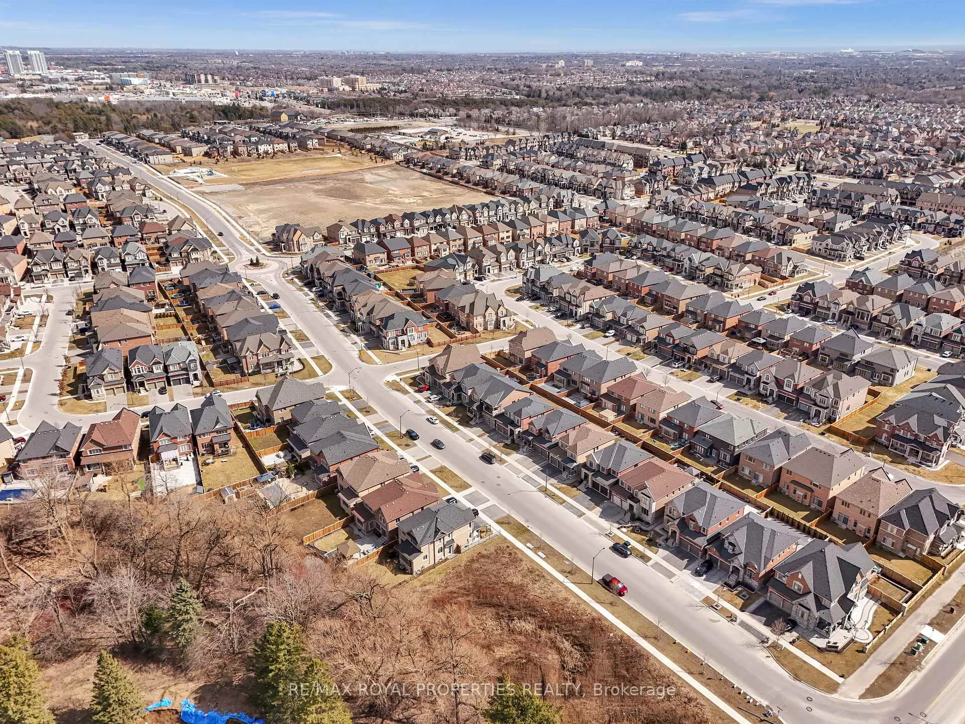 Photo 29 of 9 Micklefield Avenue, Whitby, Williamsburg — HOMEH