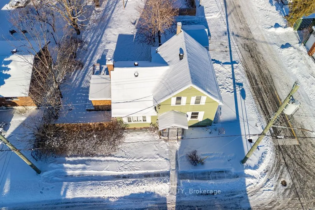 Photo 2 of 212 Prince Street W, Renfrew — HOMEH
