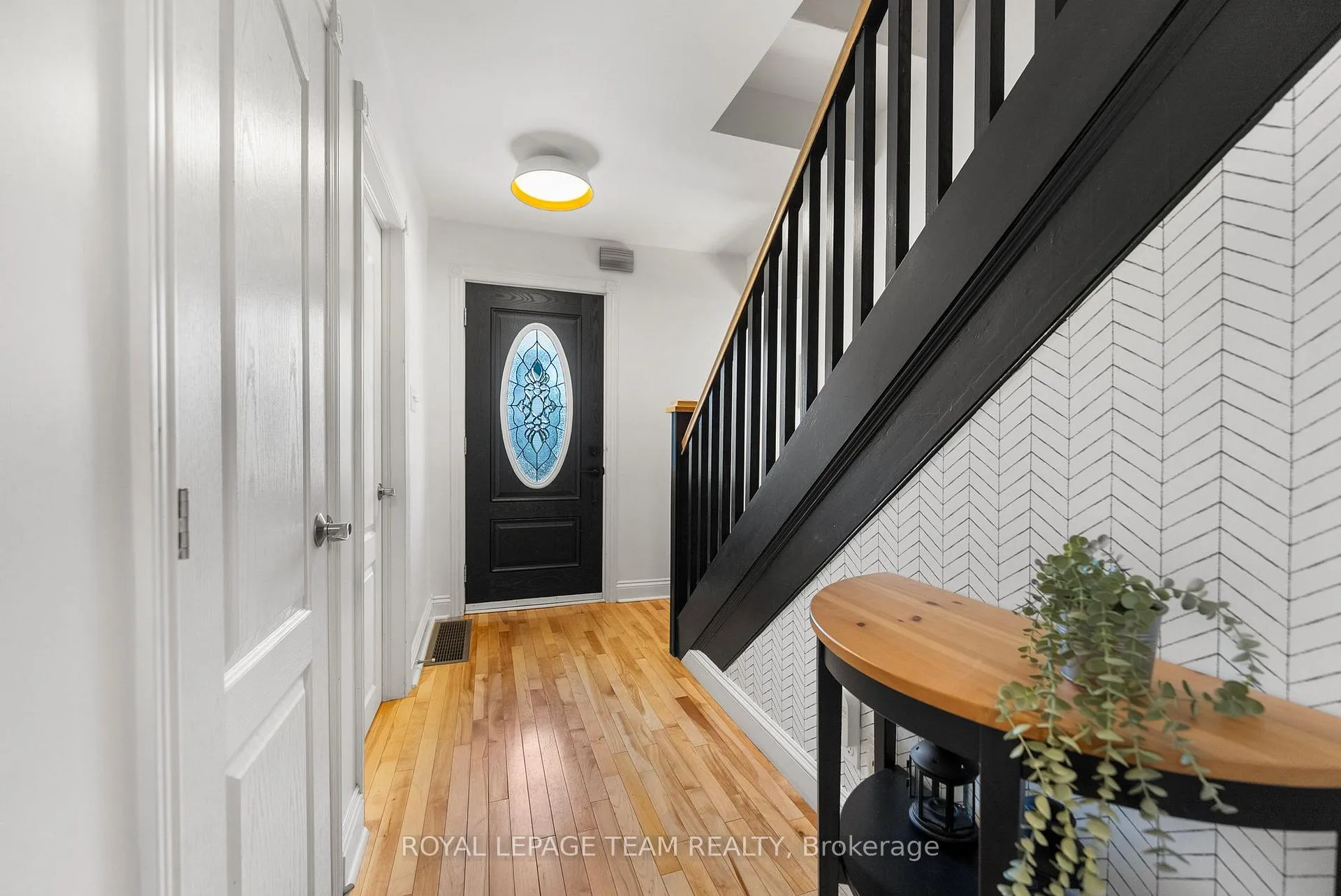 Photo 7 of 212 Prince Street W, Renfrew — HOMEH