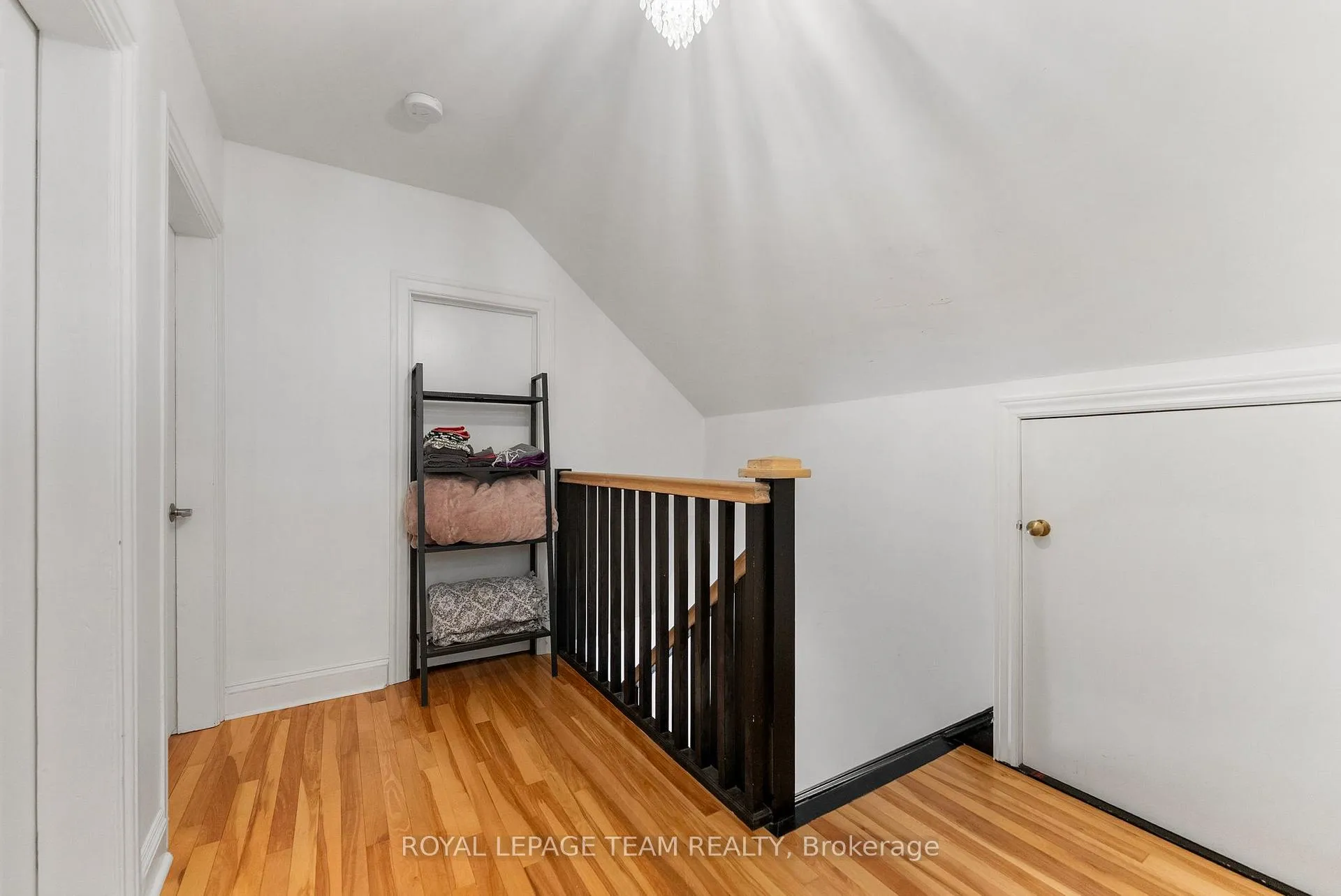 Photo 18 of 212 Prince Street W, Renfrew — HOMEH