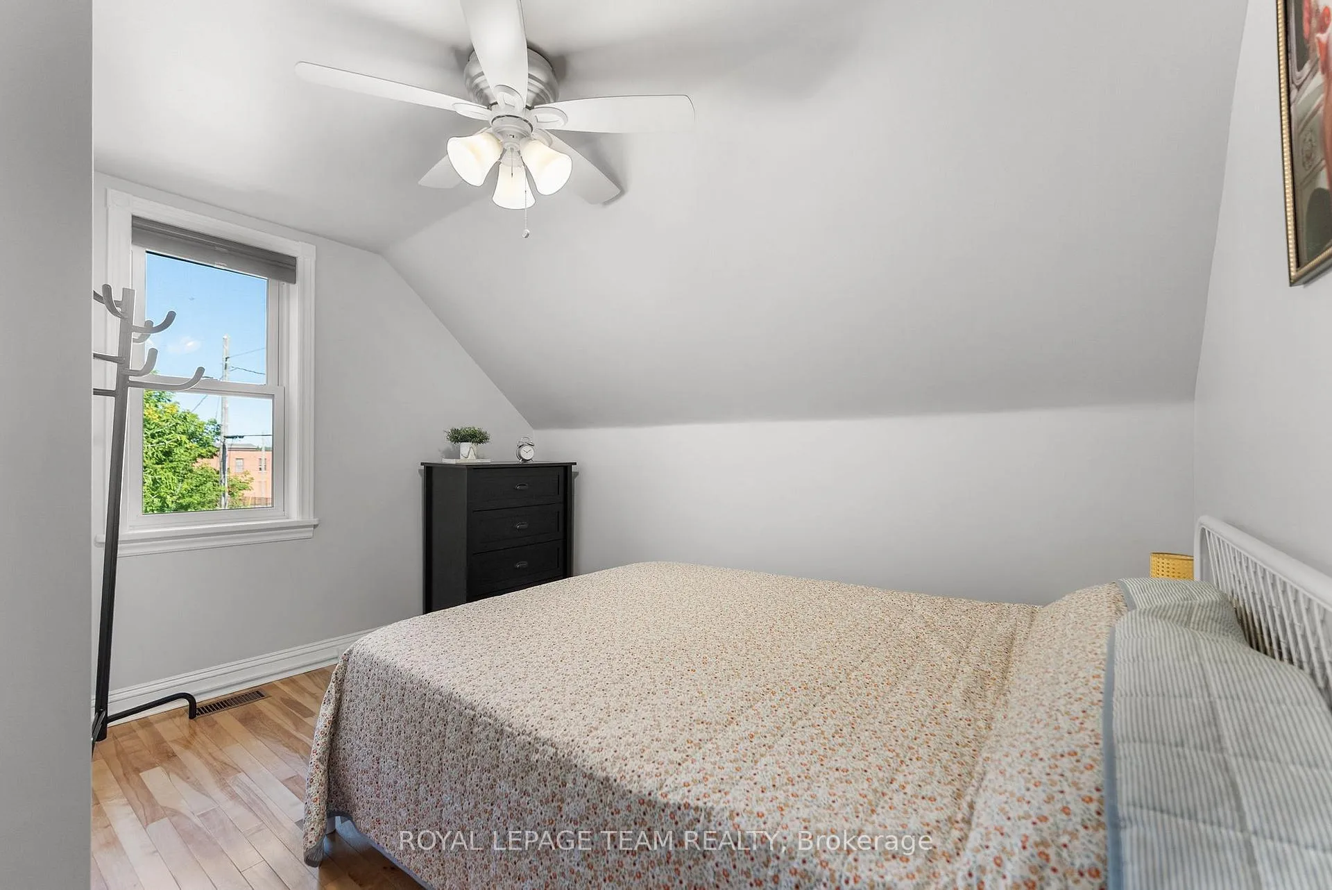 Photo 21 of 212 Prince Street W, Renfrew — HOMEH
