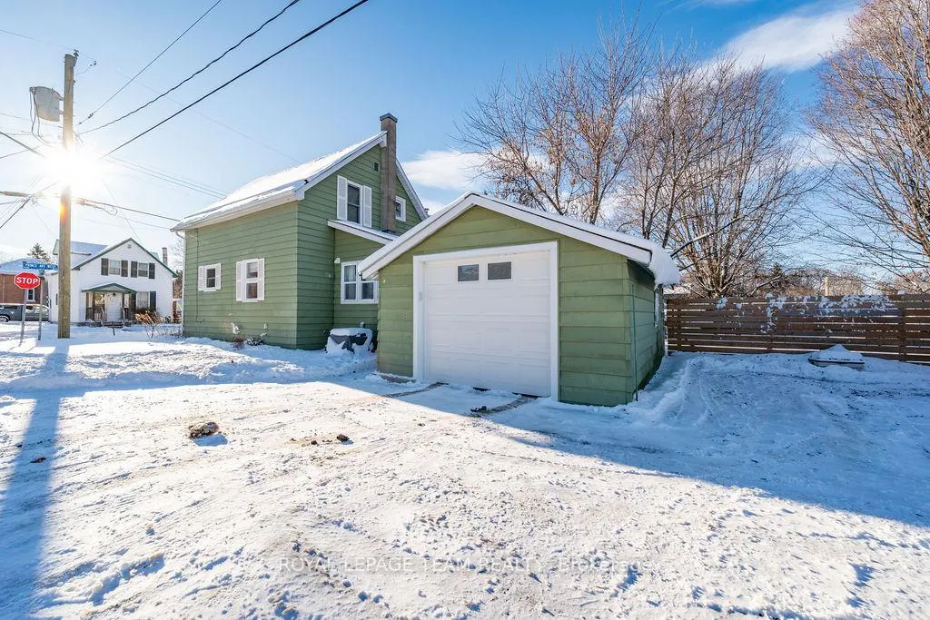Photo 37 of 212 Prince Street W, Renfrew — HOMEH