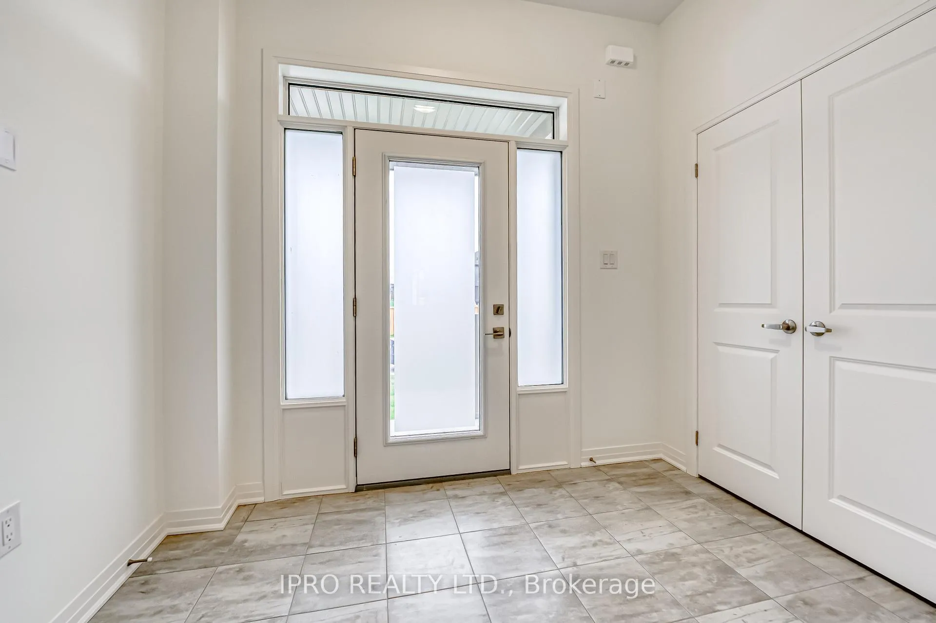 Photo 3 of 120 West Oak Trail, Barrie, Rural Barrie Southeast — HOMEH