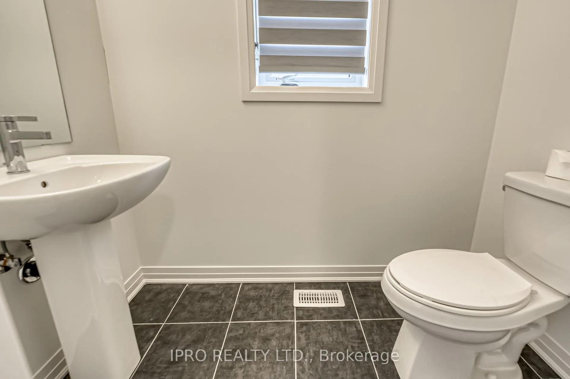 Photo 5 of 120 West Oak Trail, Barrie, Rural Barrie Southeast — HOMEH