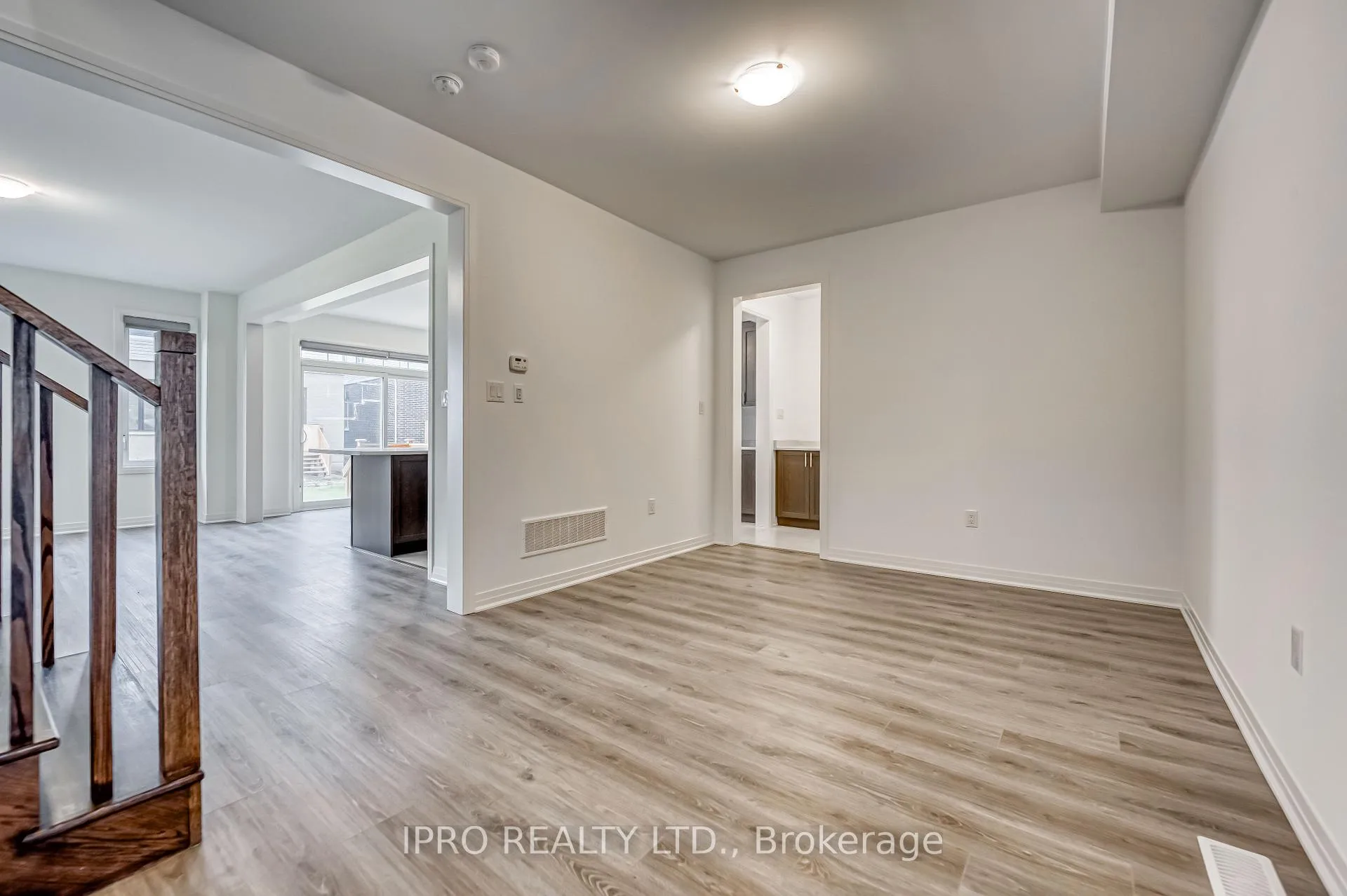 Photo 6 of 120 West Oak Trail, Barrie, Rural Barrie Southeast — HOMEH