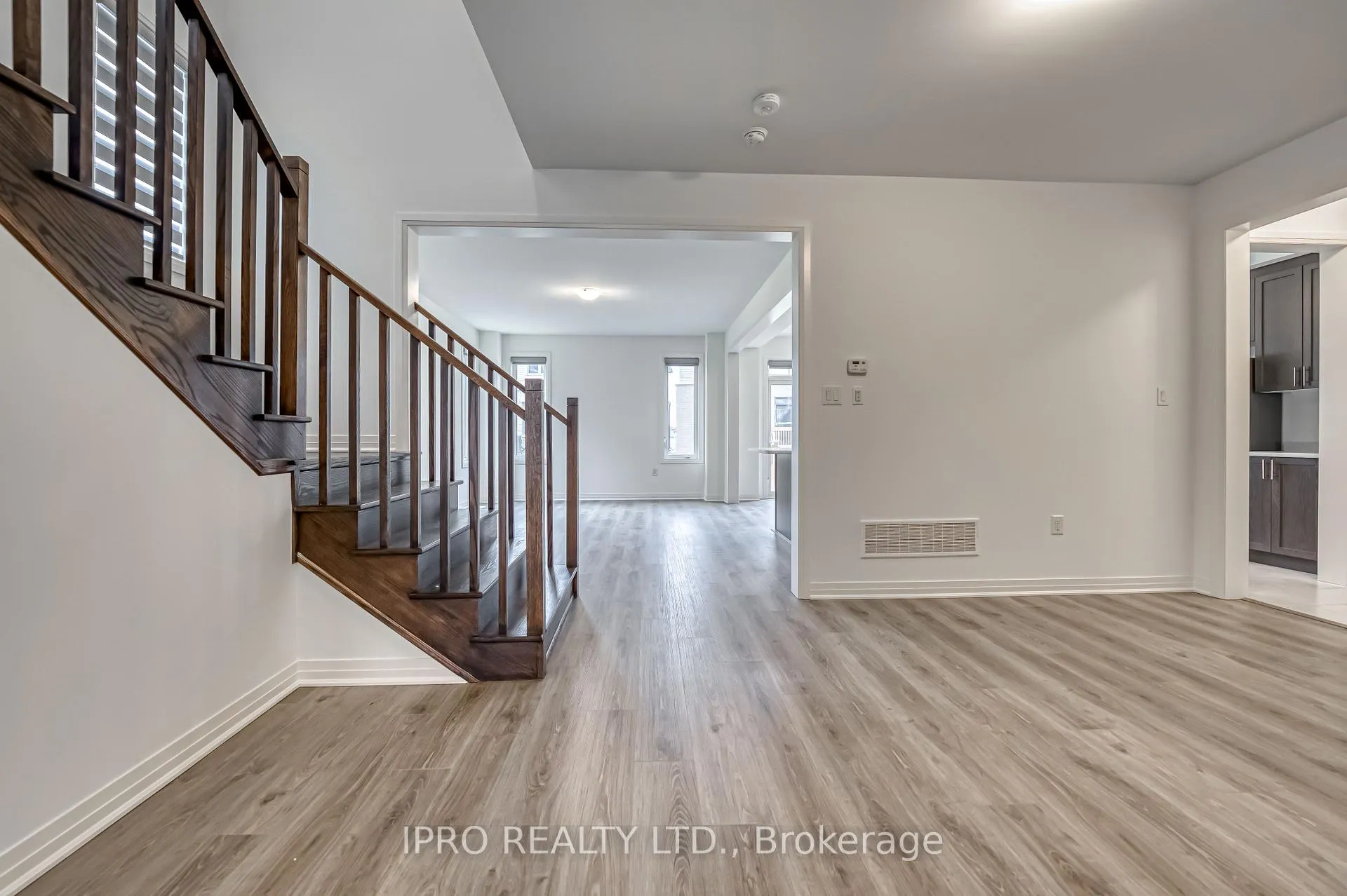 Photo 7 of 120 West Oak Trail, Barrie, Rural Barrie Southeast — HOMEH