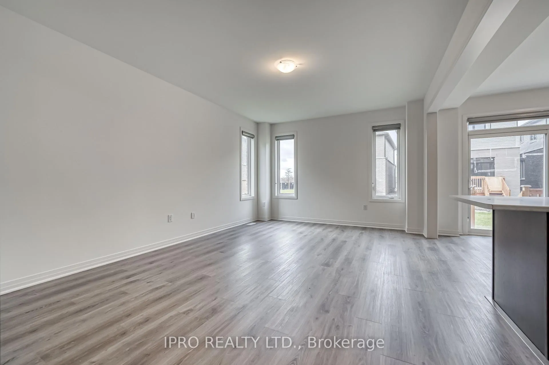 Photo 10 of 120 West Oak Trail, Barrie, Rural Barrie Southeast — HOMEH