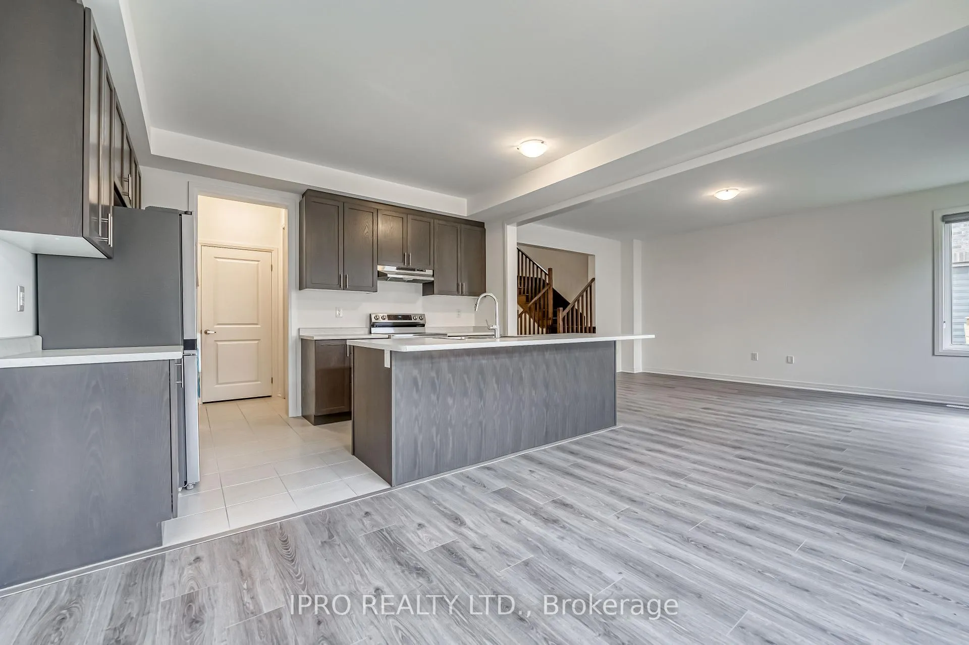 Photo 15 of 120 West Oak Trail, Barrie, Rural Barrie Southeast — HOMEH