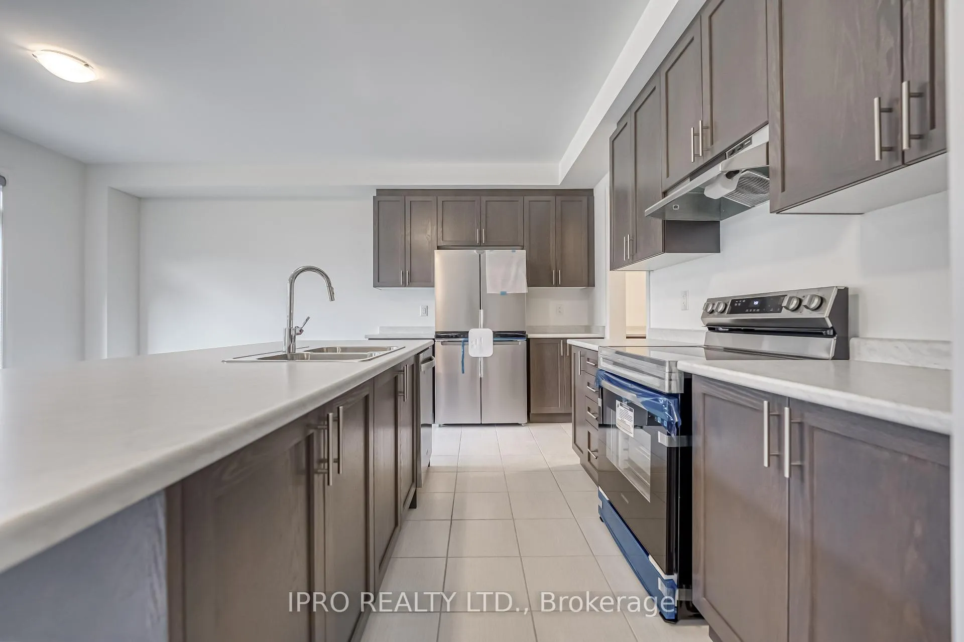 Photo 16 of 120 West Oak Trail, Barrie, Rural Barrie Southeast — HOMEH