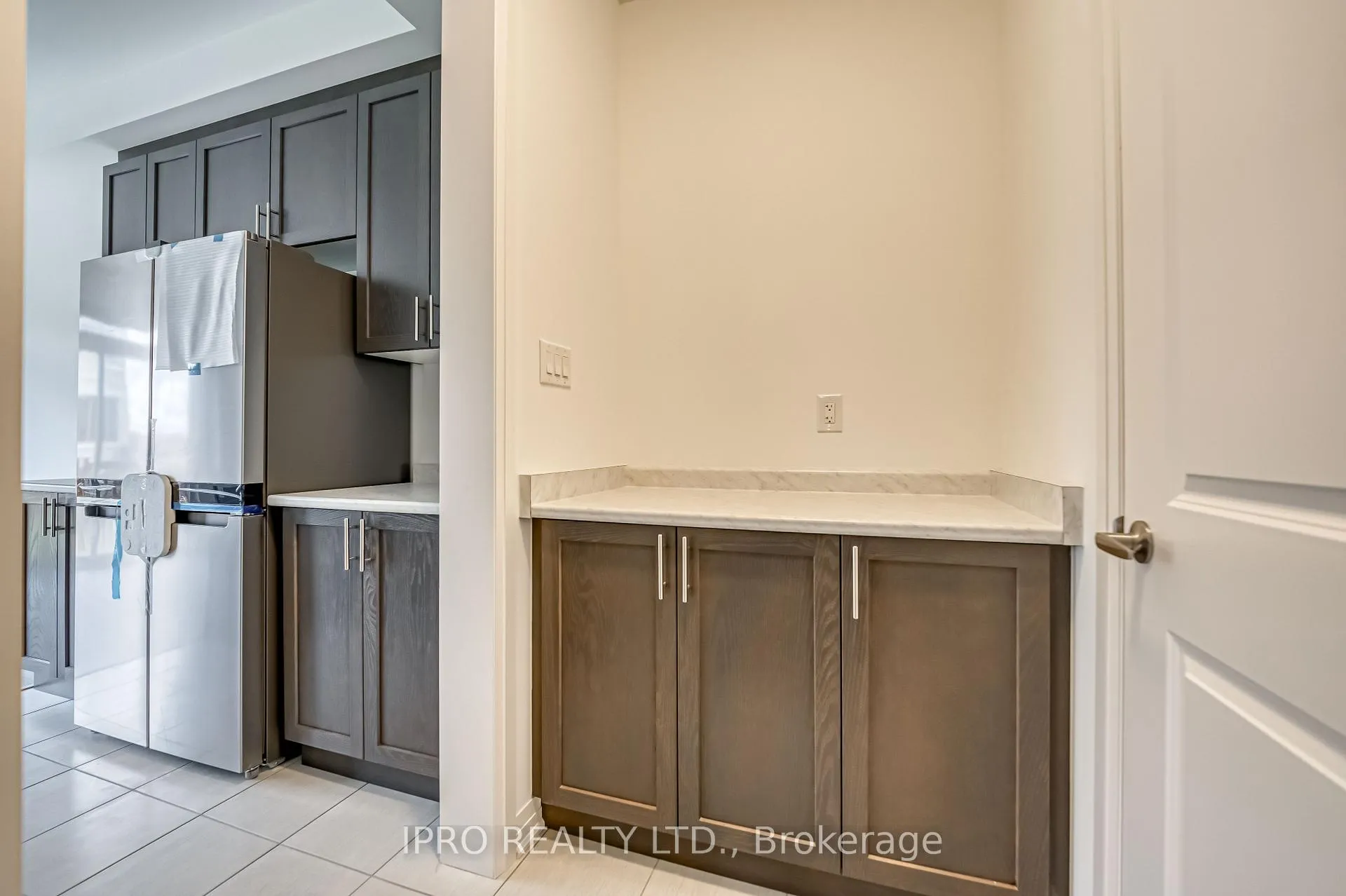 Photo 17 of 120 West Oak Trail, Barrie, Rural Barrie Southeast — HOMEH